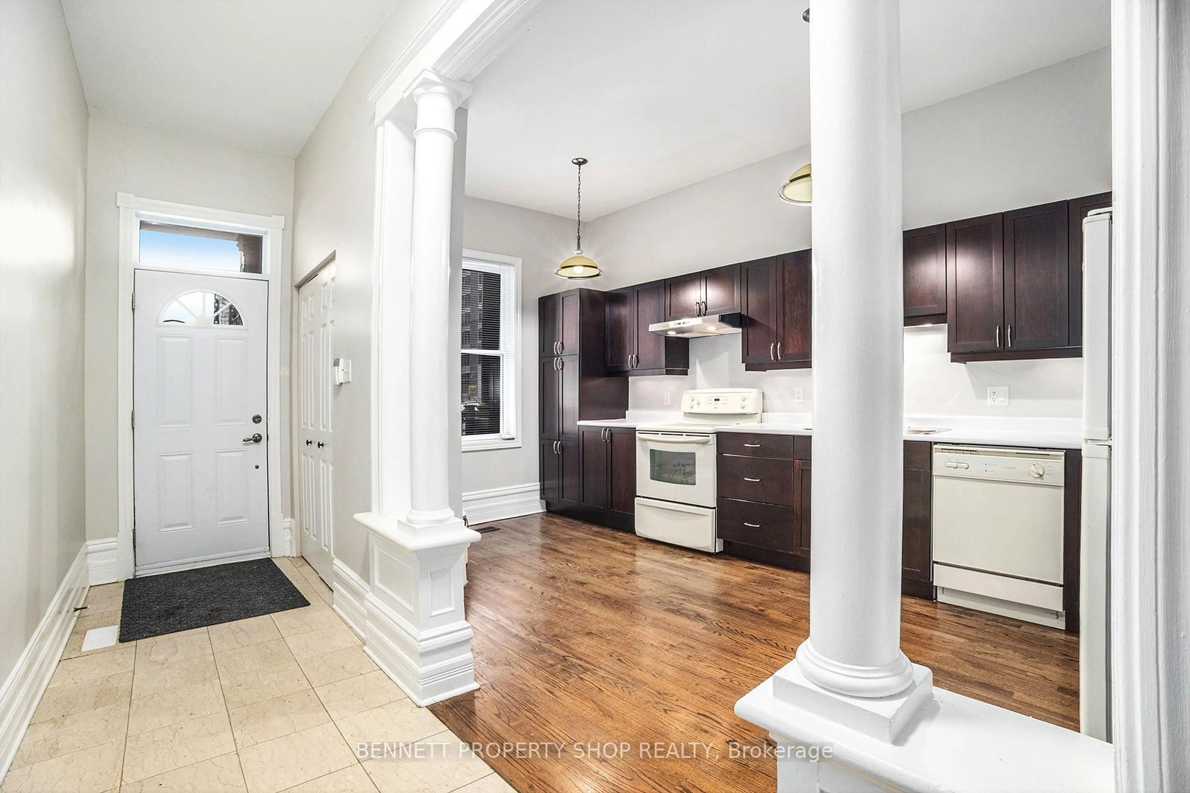 Open concept kitchen, unknown for 121 York St, Ottawa Ontario K1N 5T4