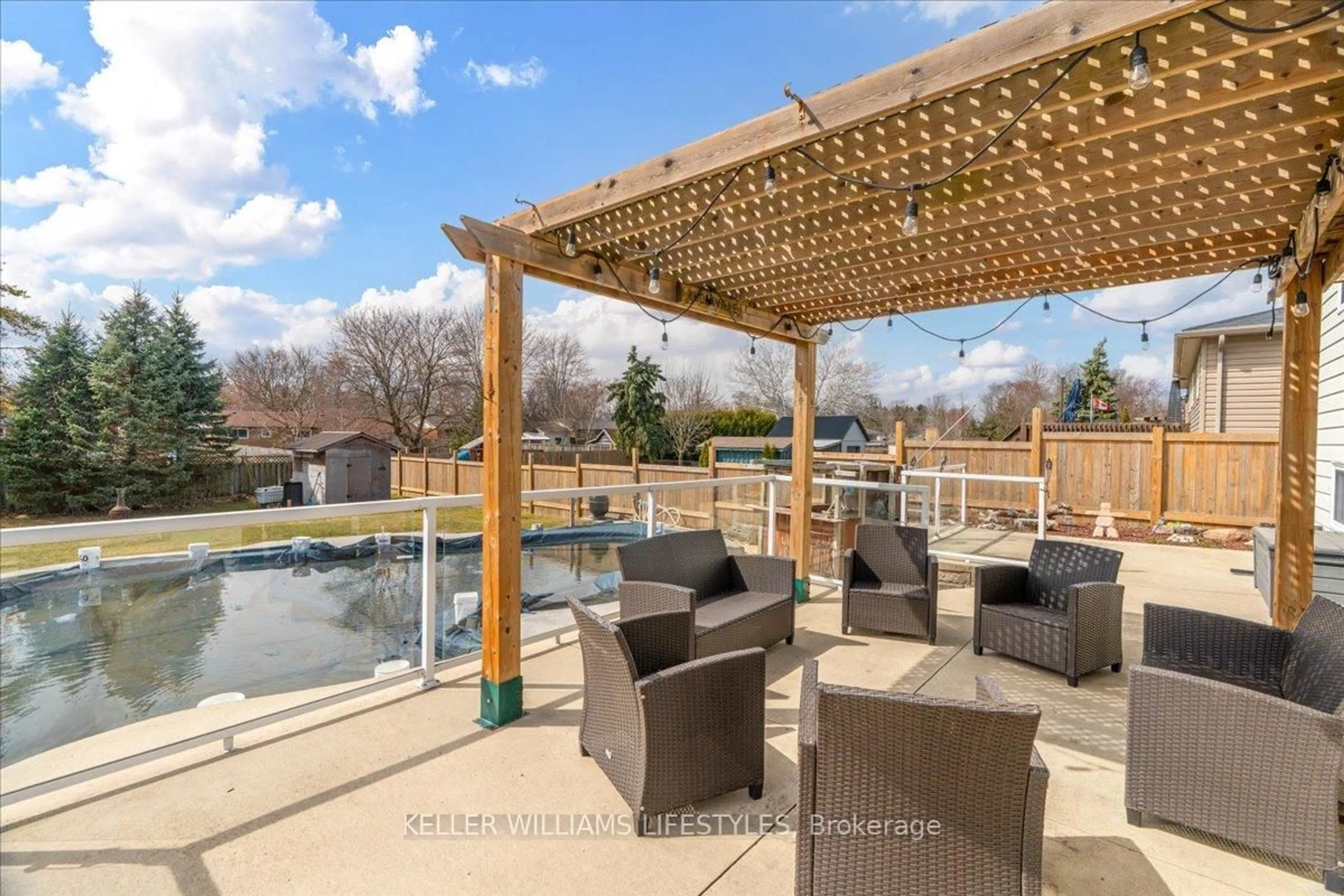 Patio, water/lake/river/ocean view for 176 Elizabeth St, Southwest Middlesex Ontario N0L 1M0