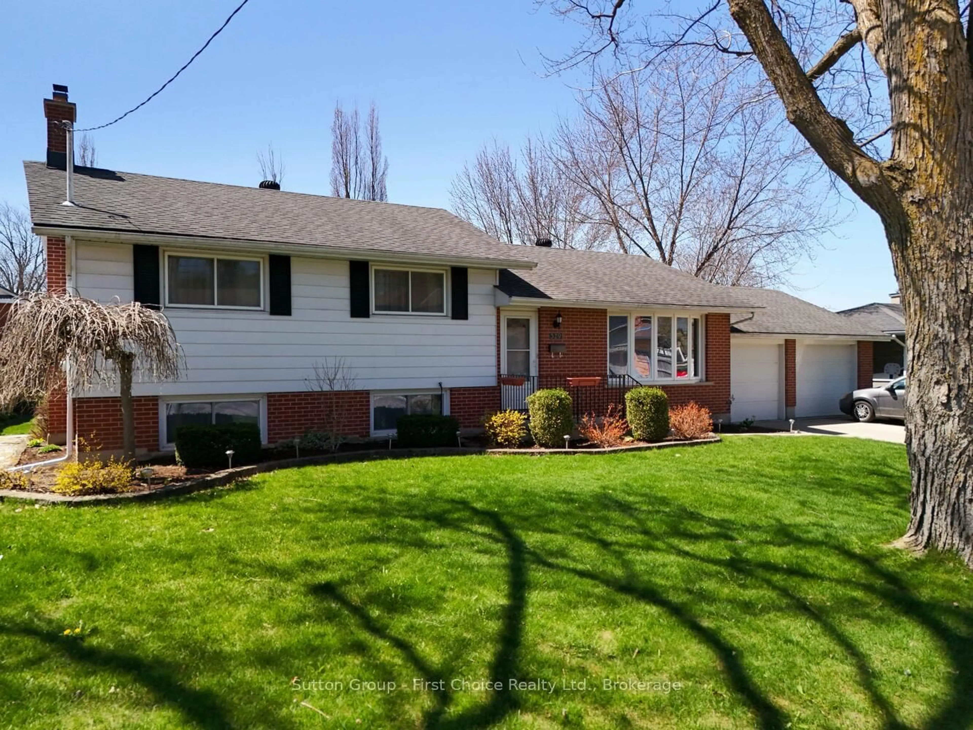 Home with vinyl exterior material, street for 329 Hibernia St, Stratford Ontario N5A 5V9