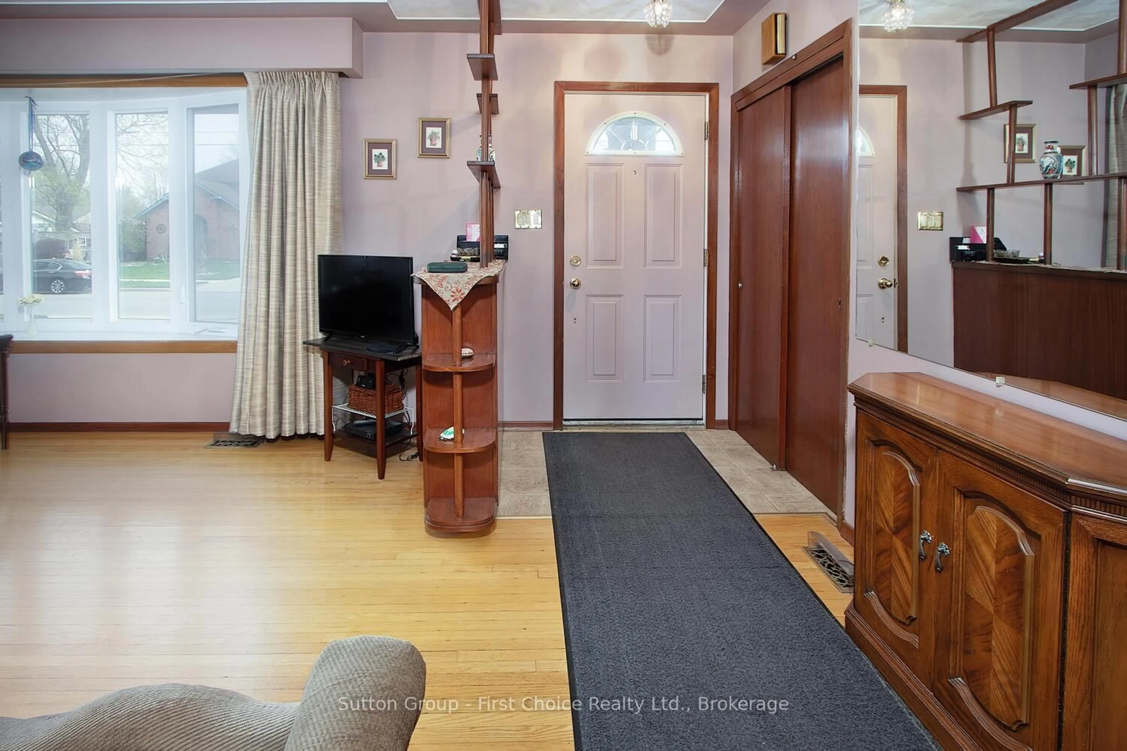 Unknown for 329 Hibernia St, Stratford Ontario N5A 5V9