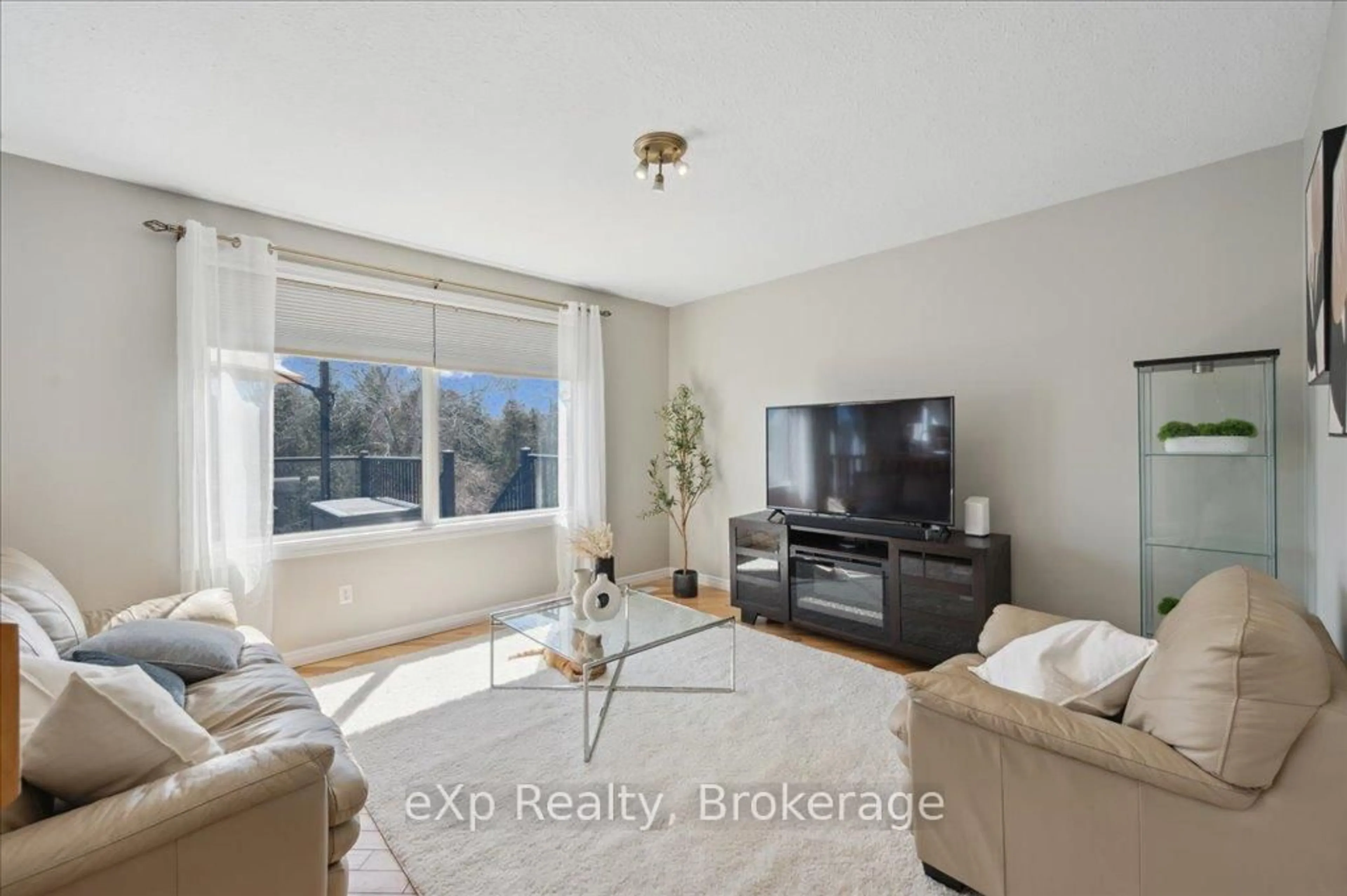 Living room with furniture, unknown for 29 Norton Dr, Guelph Ontario N1E 7L1