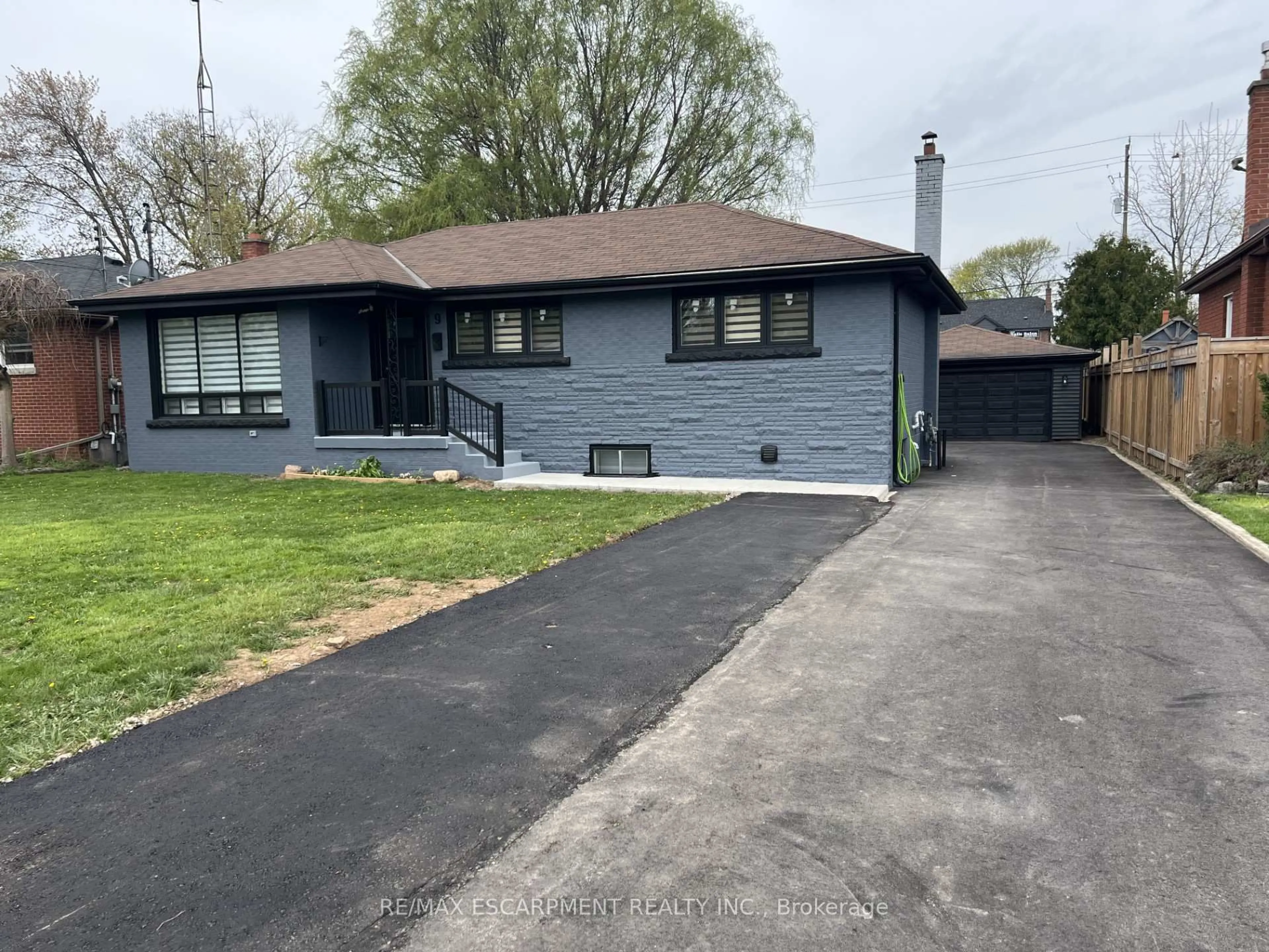 Unknown for 9 Faircourt Dr, Hamilton Ontario L8G 2J4