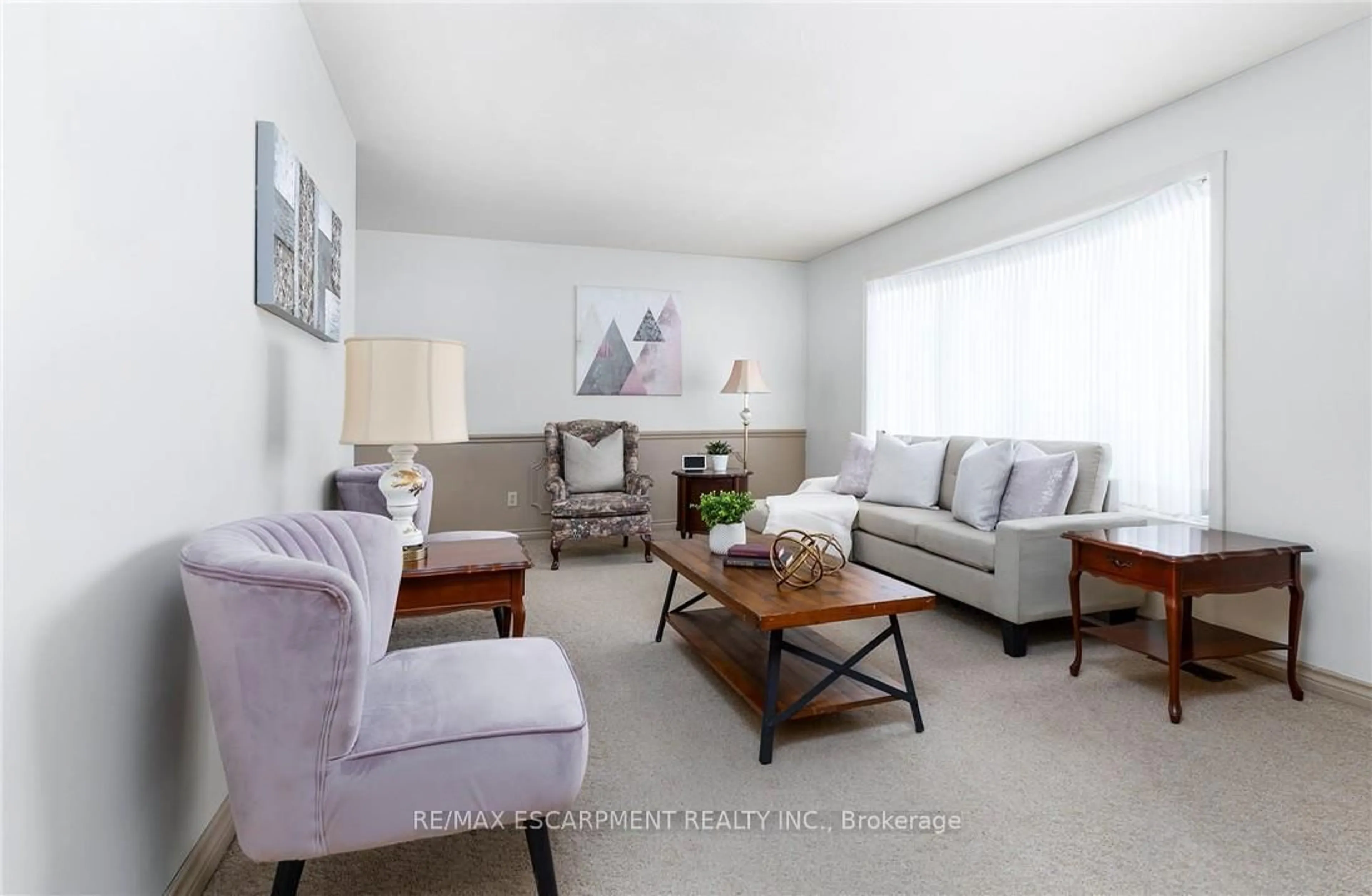 Living room with furniture, unknown for 35 Palmerston Pl, Hamilton Ontario L8K 5M1