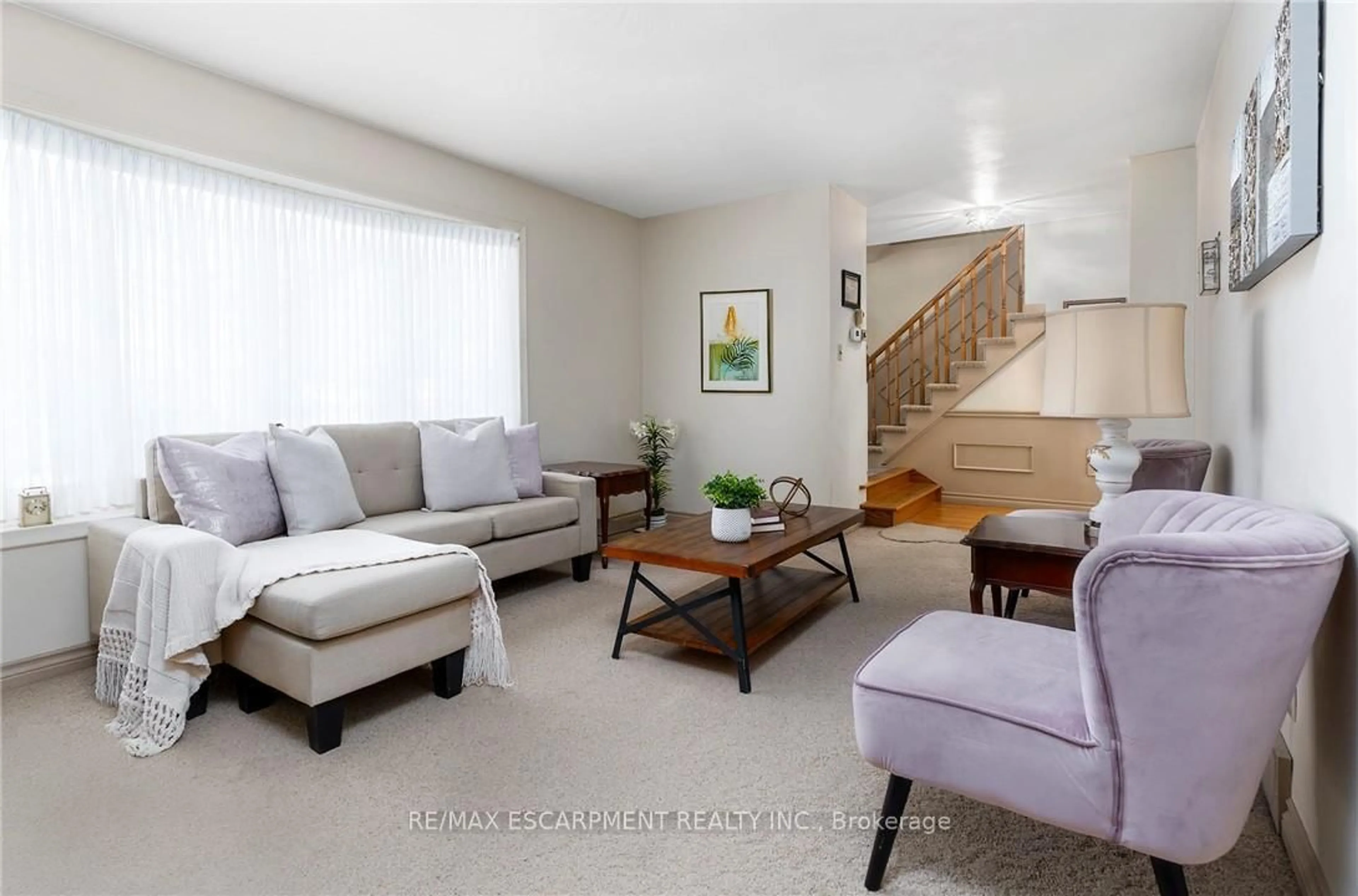Living room with furniture, unknown for 35 Palmerston Pl, Hamilton Ontario L8K 5M1