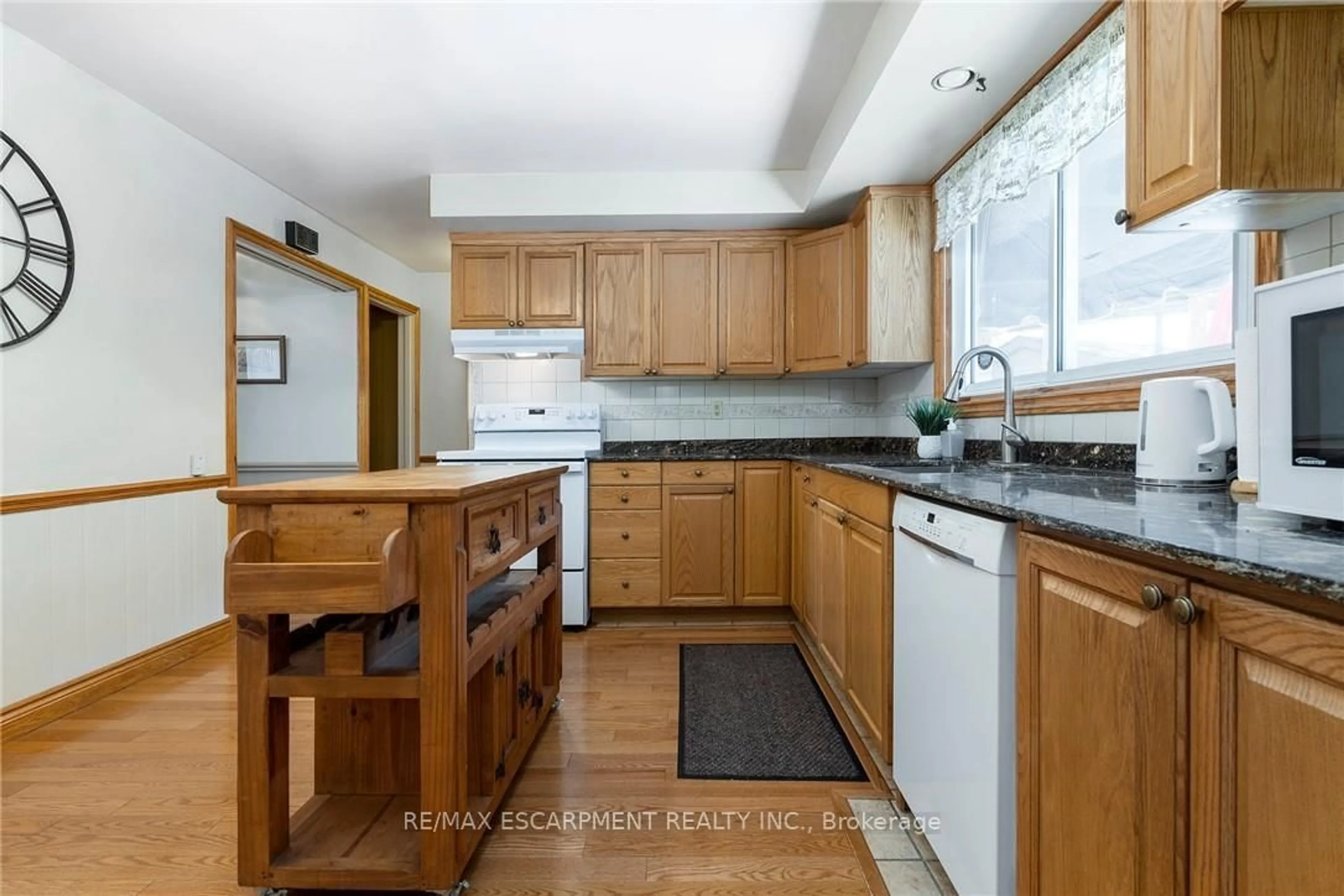 Standard kitchen, unknown for 35 Palmerston Pl, Hamilton Ontario L8K 5M1