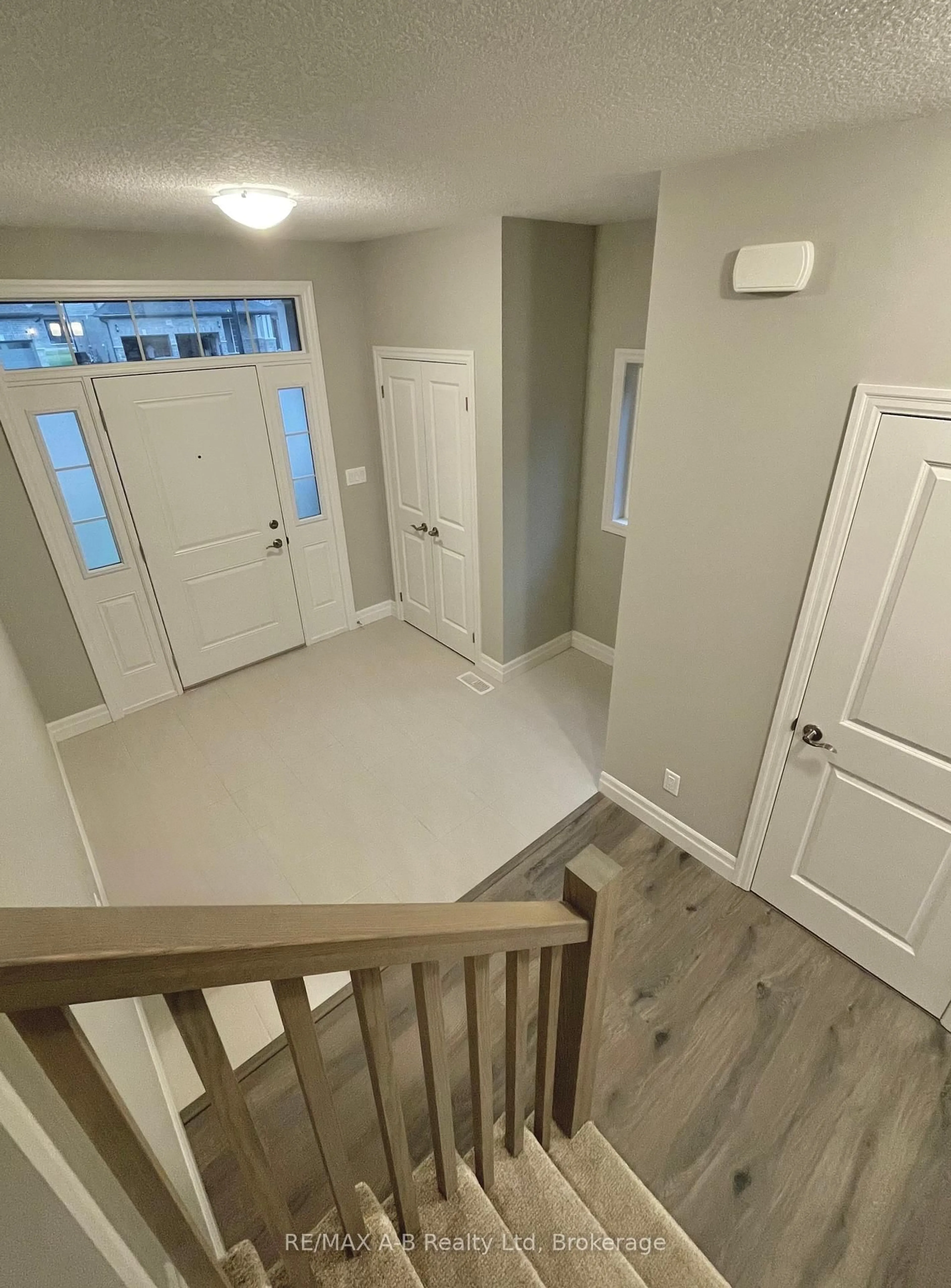 Indoor entryway for 274 Bradshaw Dr, Stratford Ontario N5A 0G5