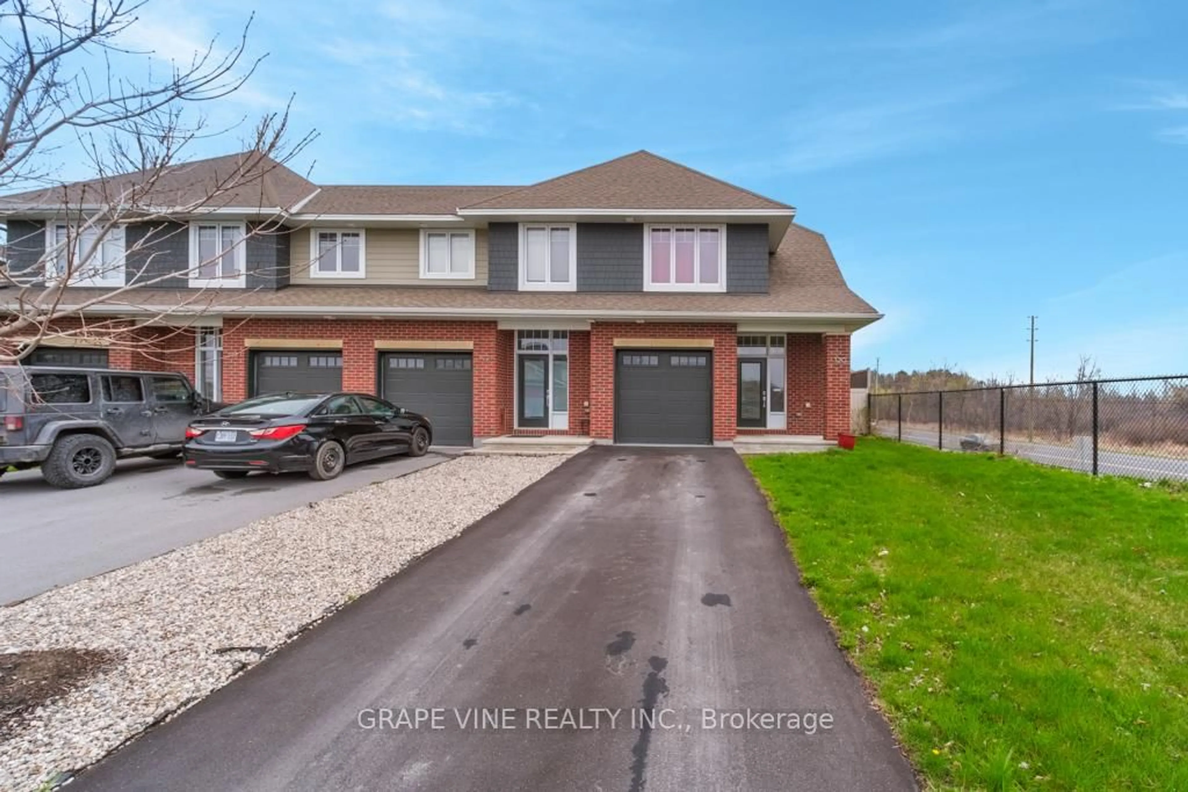 A pic from outside/outdoor area/front of a property/back of a property/a pic from drone, unknown for 320 Kilspindie Rdge, Ottawa Ontario K2J 6A4
