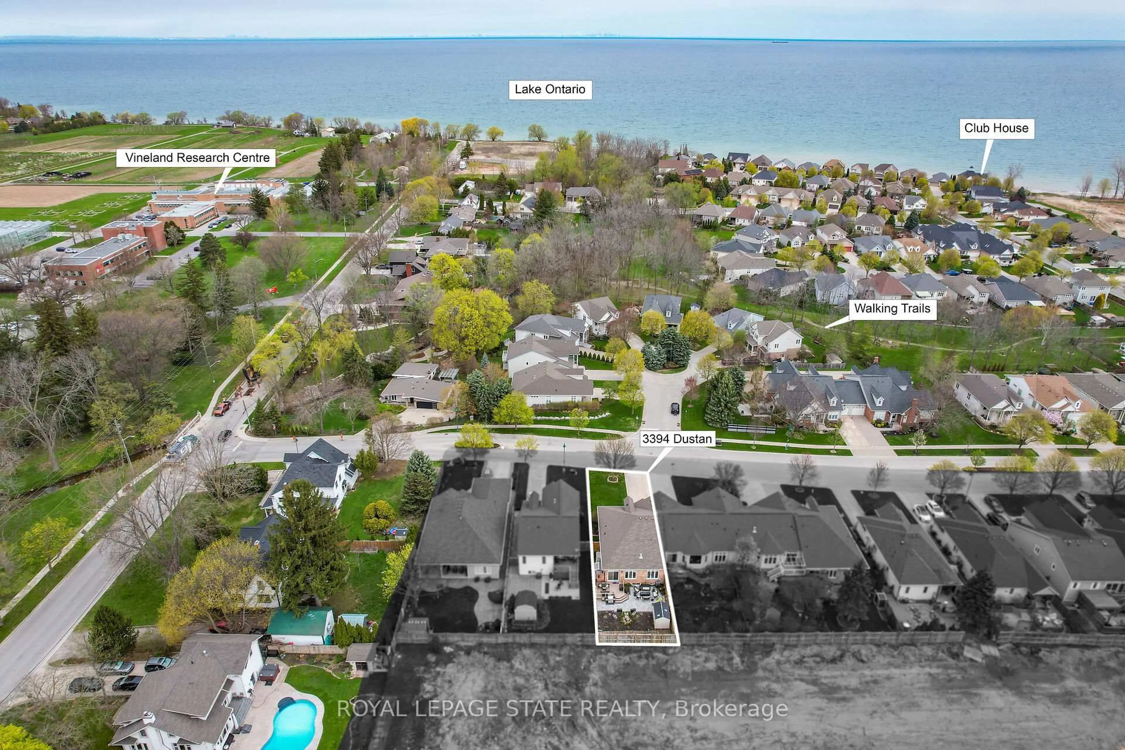 A pic from outside/outdoor area/front of a property/back of a property/a pic from drone, water/lake/river/ocean view for 3394 Dustan St, Lincoln Ontario L0R 2E0