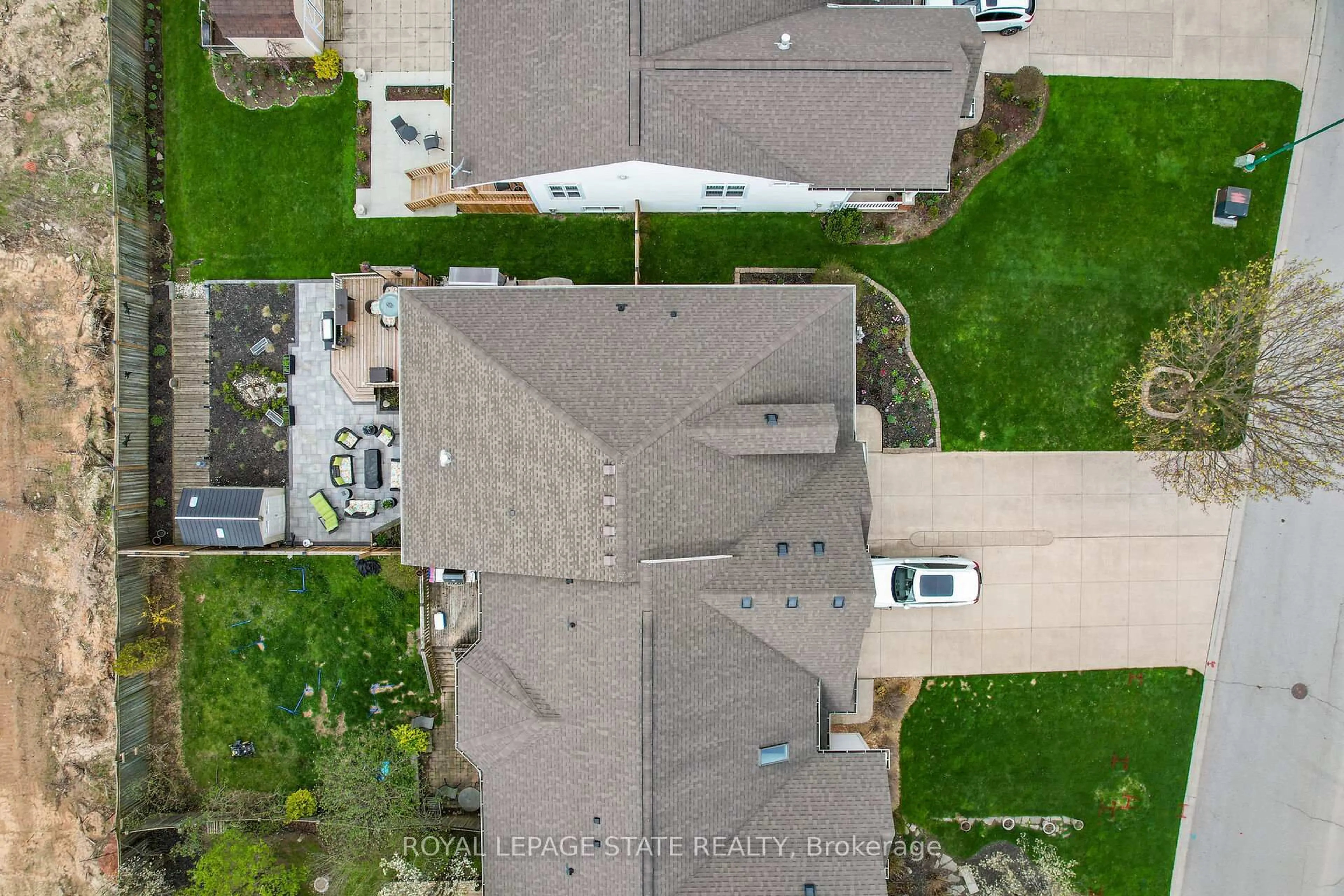 A pic from outside/outdoor area/front of a property/back of a property/a pic from drone, street for 3394 Dustan St, Lincoln Ontario L0R 2E0