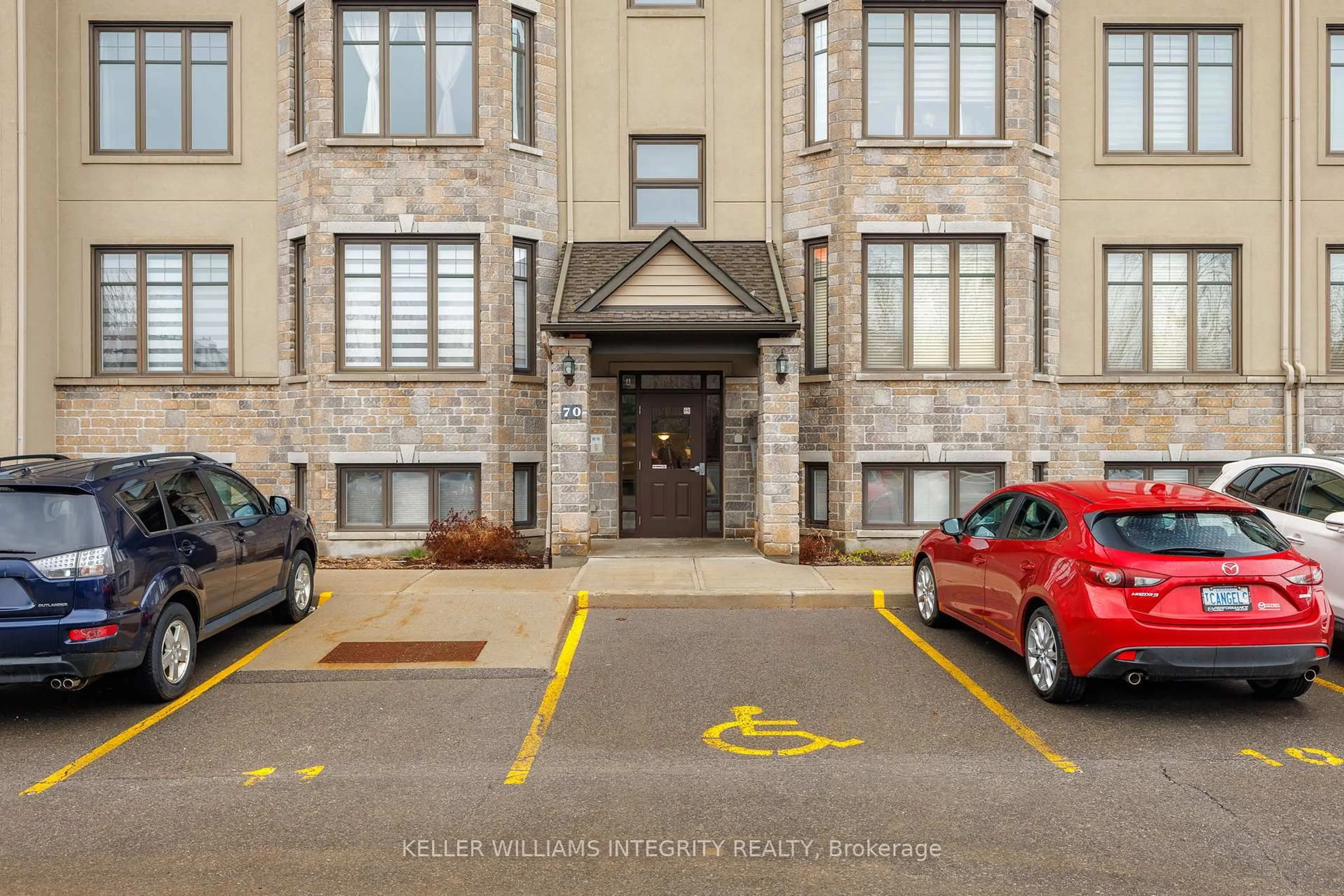 Indoor entryway for 70 Prestige Circ #7, Ottawa Ontario K4A 0Y1
