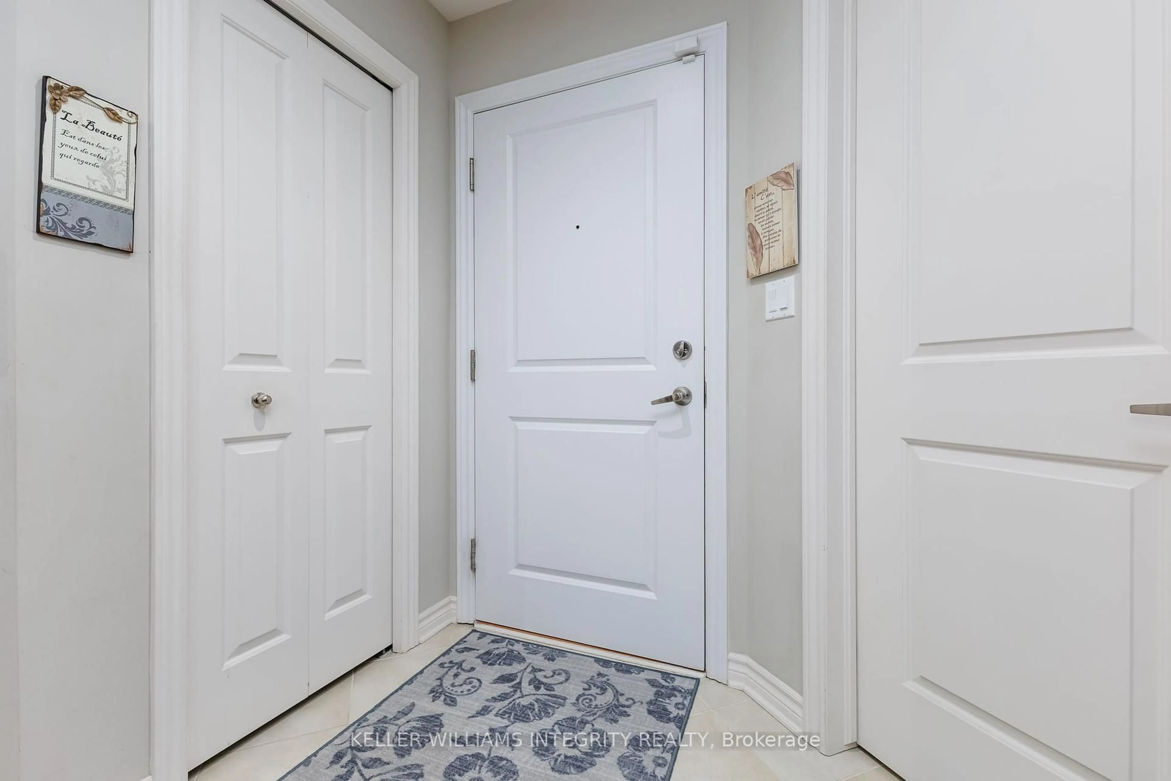 Indoor entryway for 70 Prestige Circ #7, Ottawa Ontario K4A 0Y1