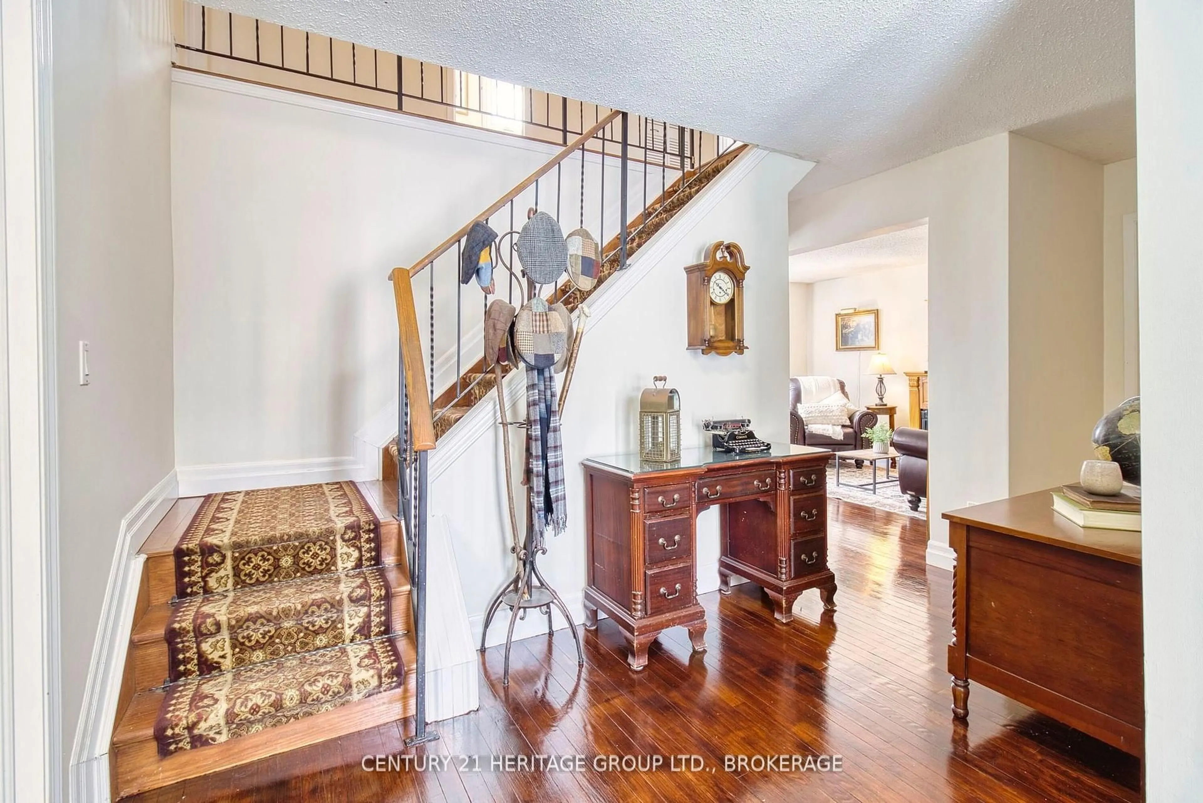 Indoor foyer for 1225 Humberside Dr, Kingston Ontario K7P 2J2