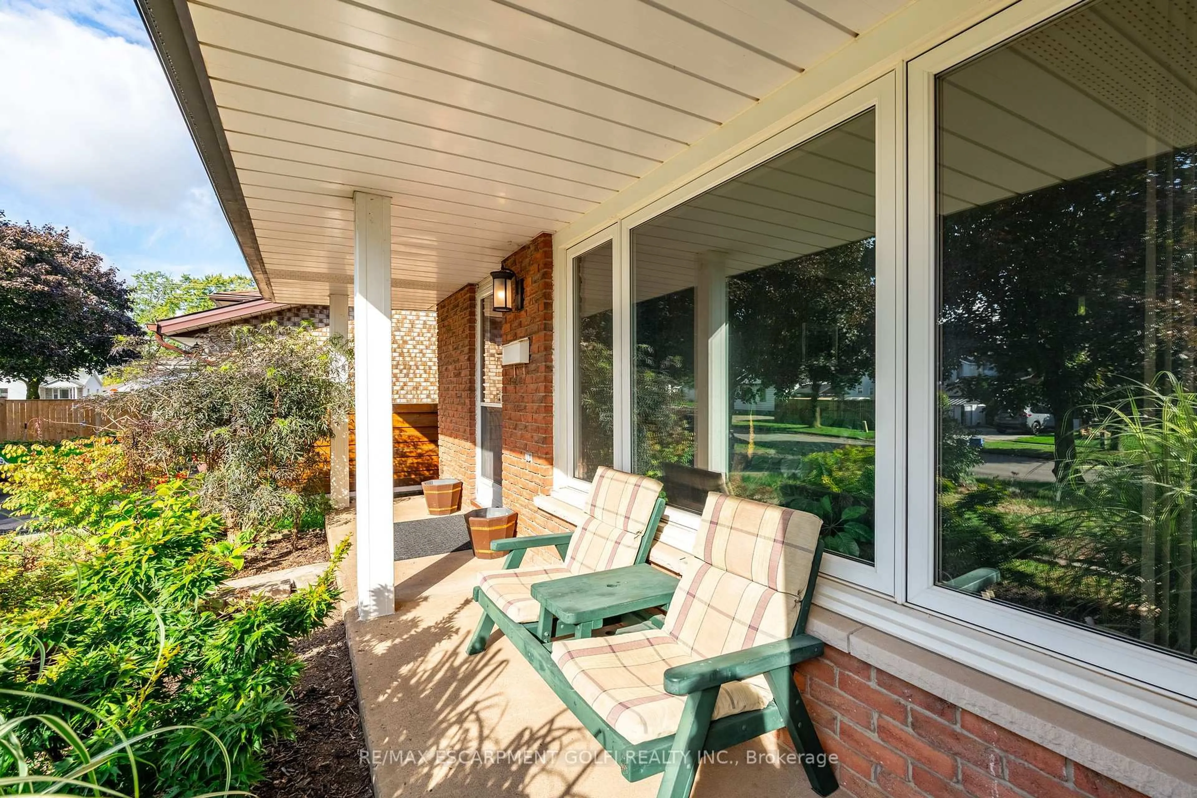 Patio, street for 6186 Delta Dr, Niagara Falls Ontario L2H 2G8