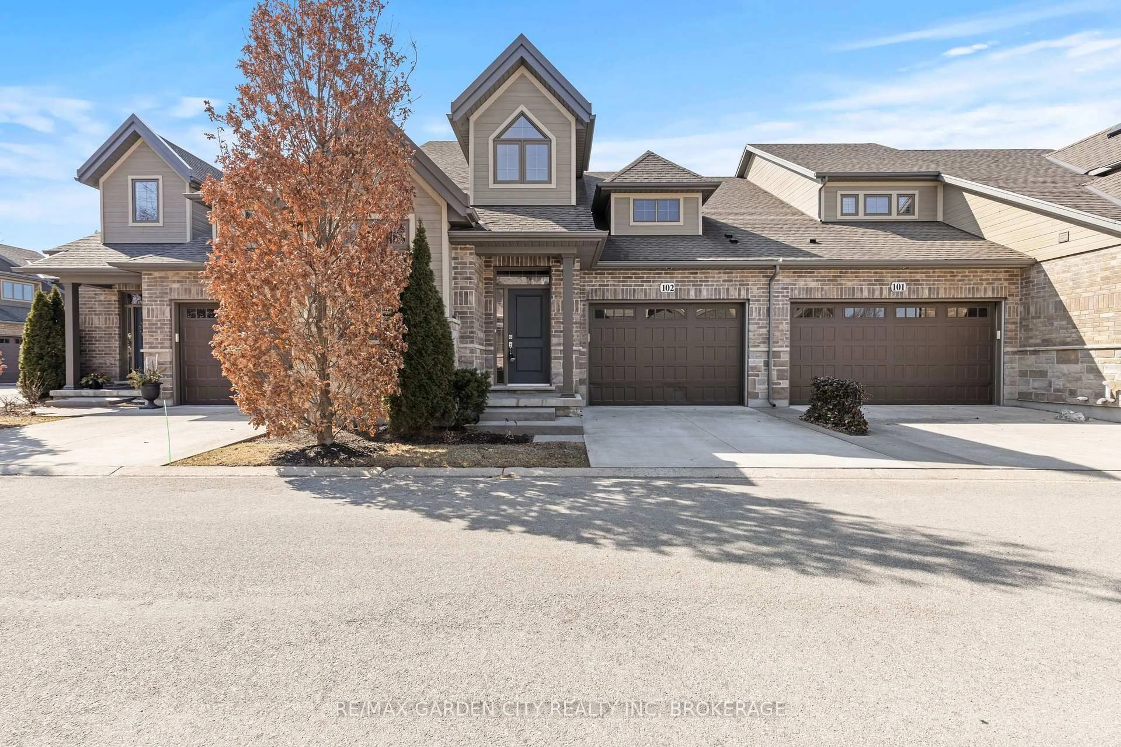 Home with brick exterior material, street for 140 Parnell Rd #102, St. Catharines Ontario L2M 1V4