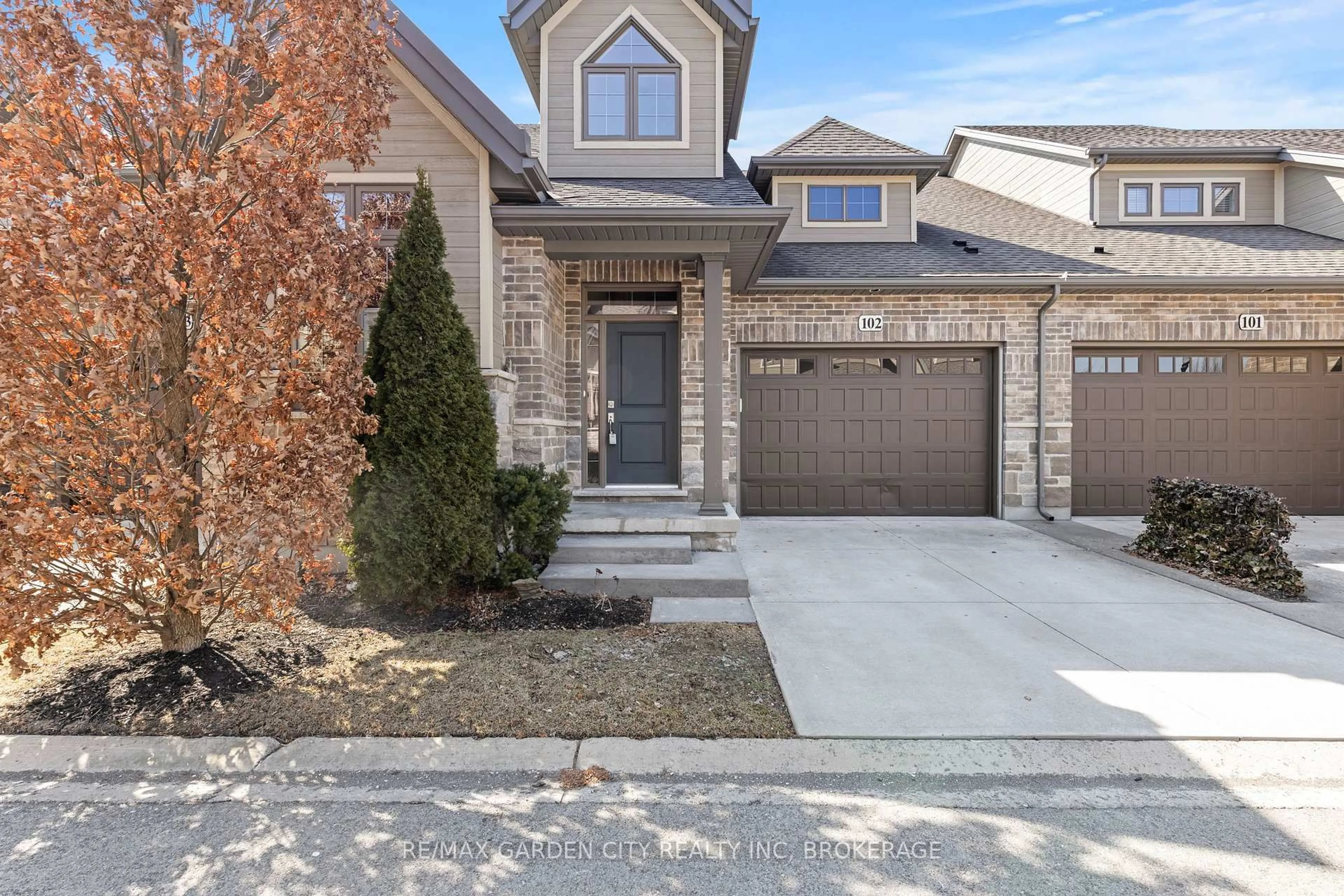 Home with brick exterior material, street for 140 Parnell Rd #102, St. Catharines Ontario L2M 1V4