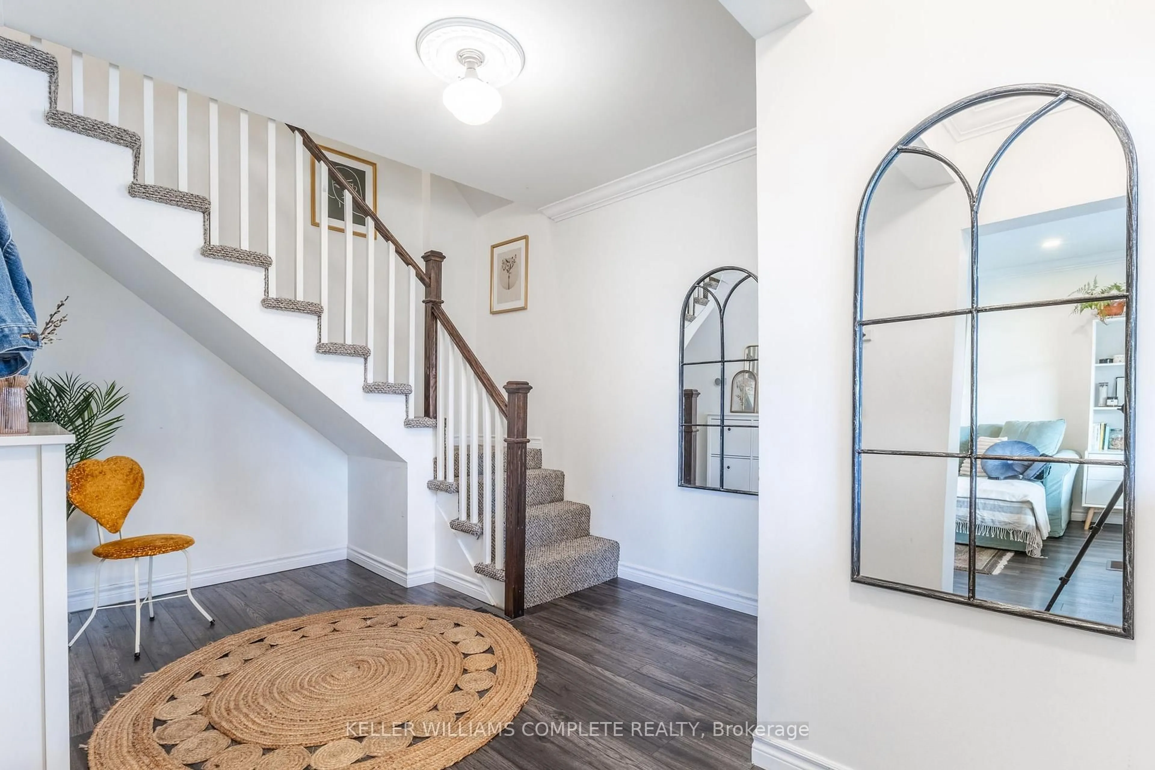 Indoor entryway for 54 Connaught Ave, Hamilton Ontario L8L 6Y8