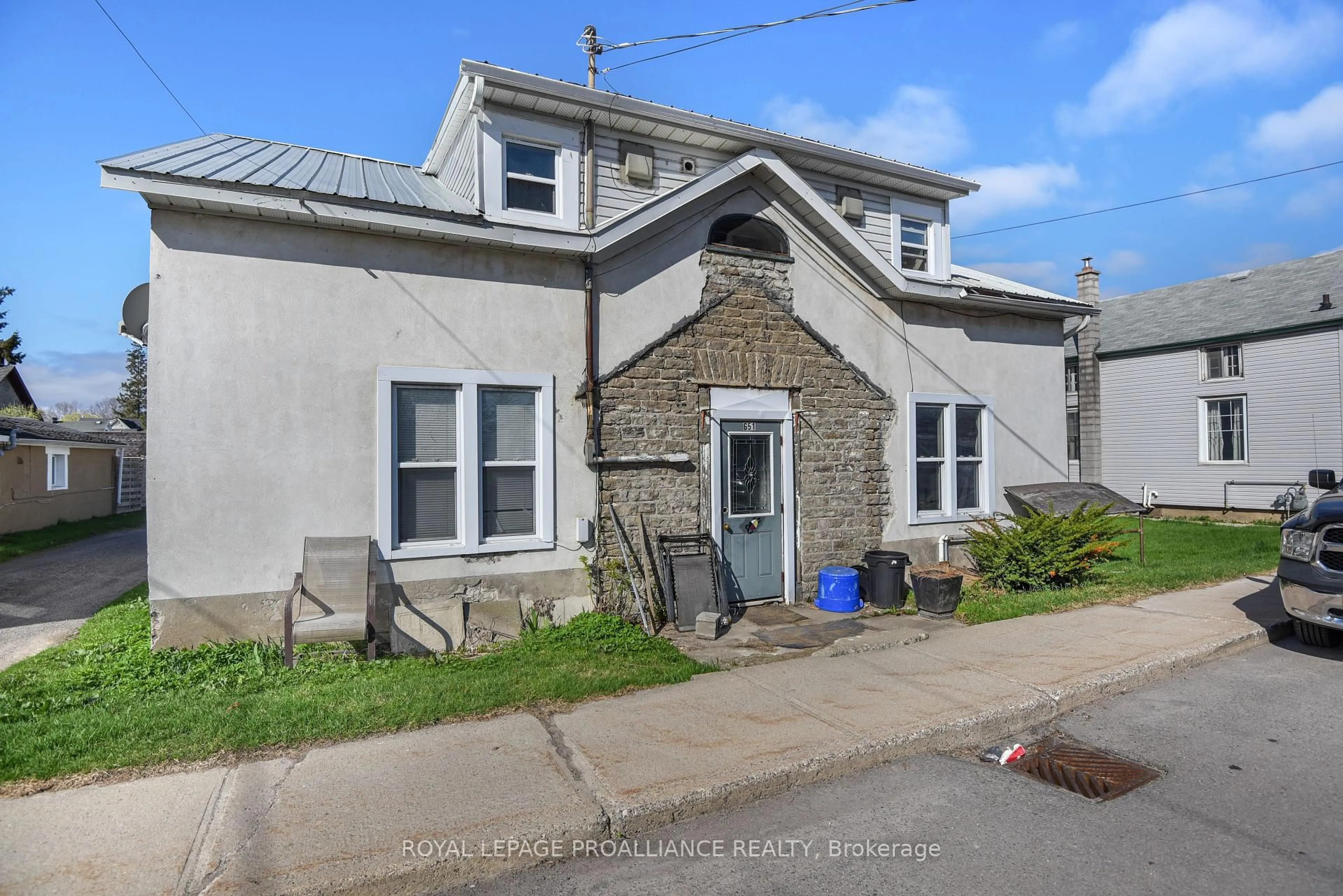 A pic from outside/outdoor area/front of a property/back of a property/a pic from drone, street for 651 Edward St, Prescott Ontario K0E 1T0