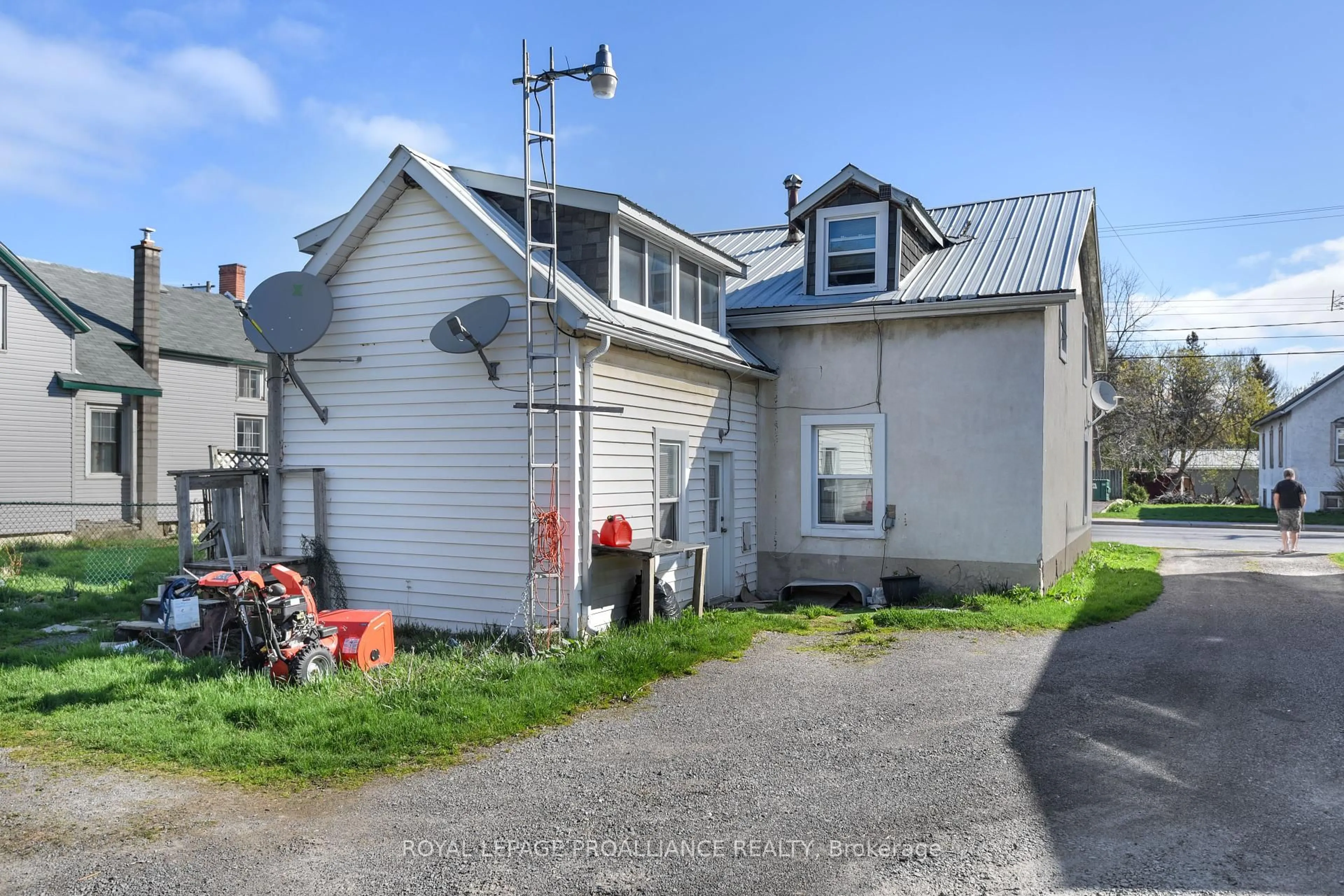 A pic from outside/outdoor area/front of a property/back of a property/a pic from drone, street for 651 Edward St, Prescott Ontario K0E 1T0