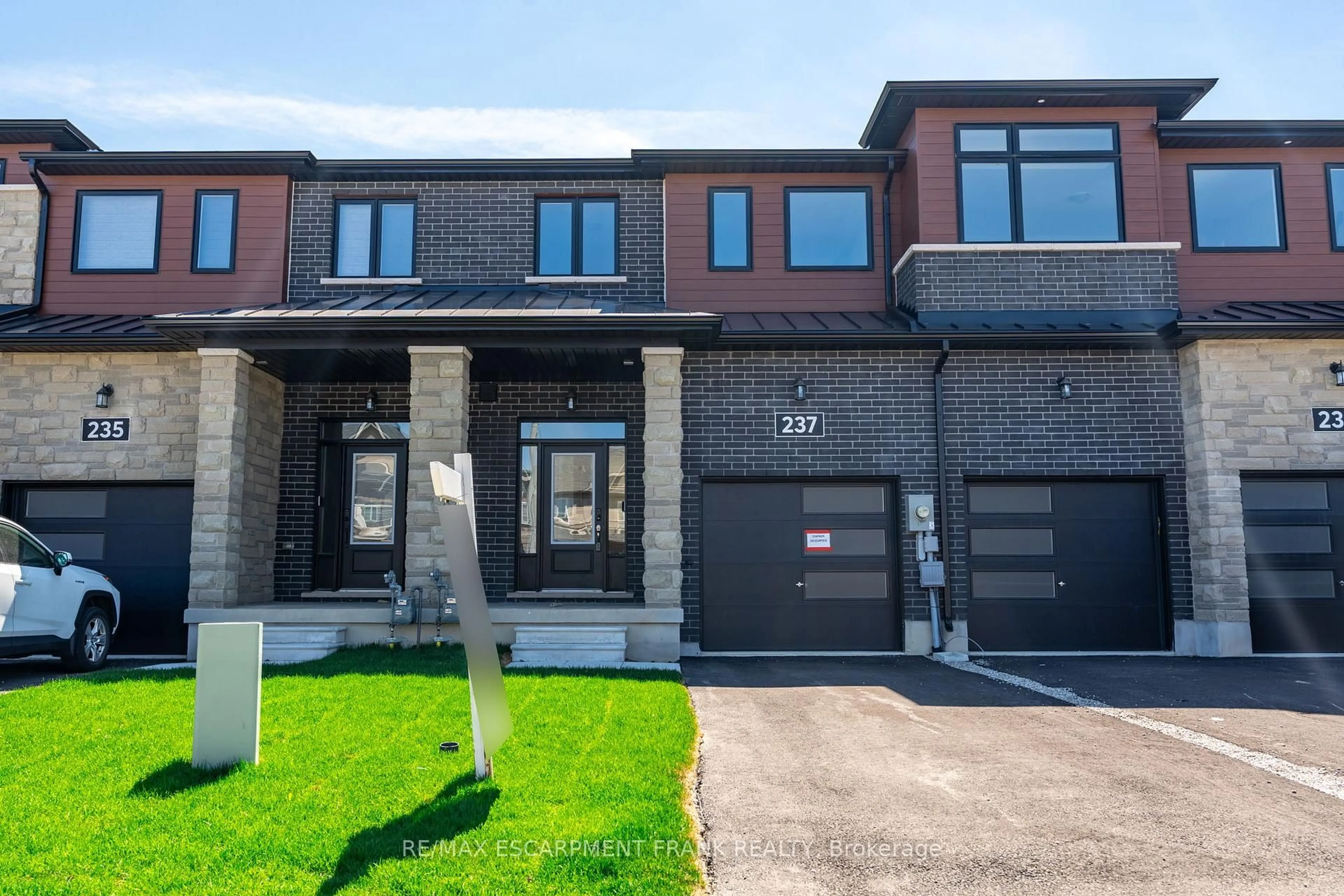 Home with brick exterior material, street for 237 Lormont Blvd, Hamilton Ontario L8J 0K2