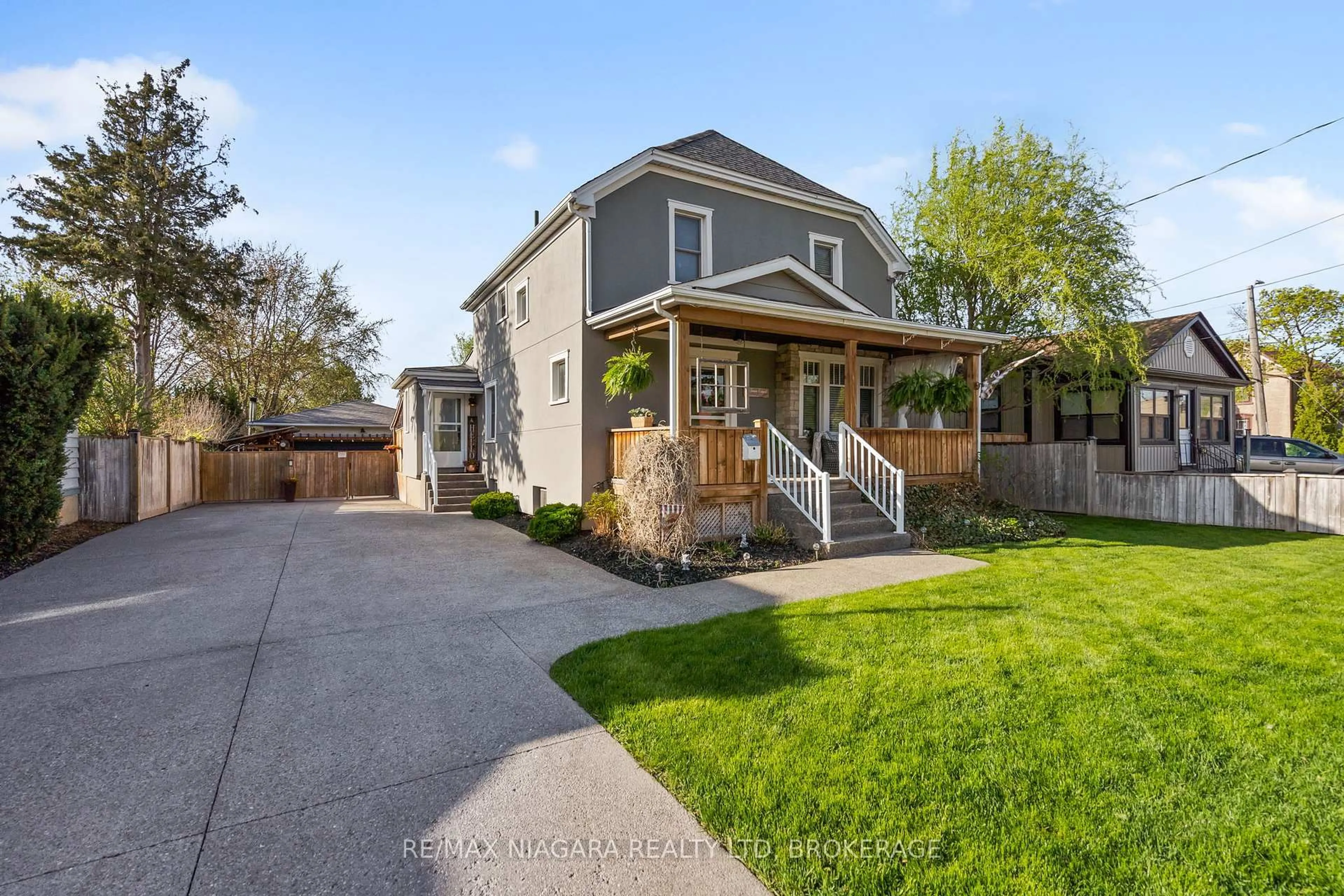 Unknown for 39 Turner Cres, St. Catharines Ontario L2P 2H8