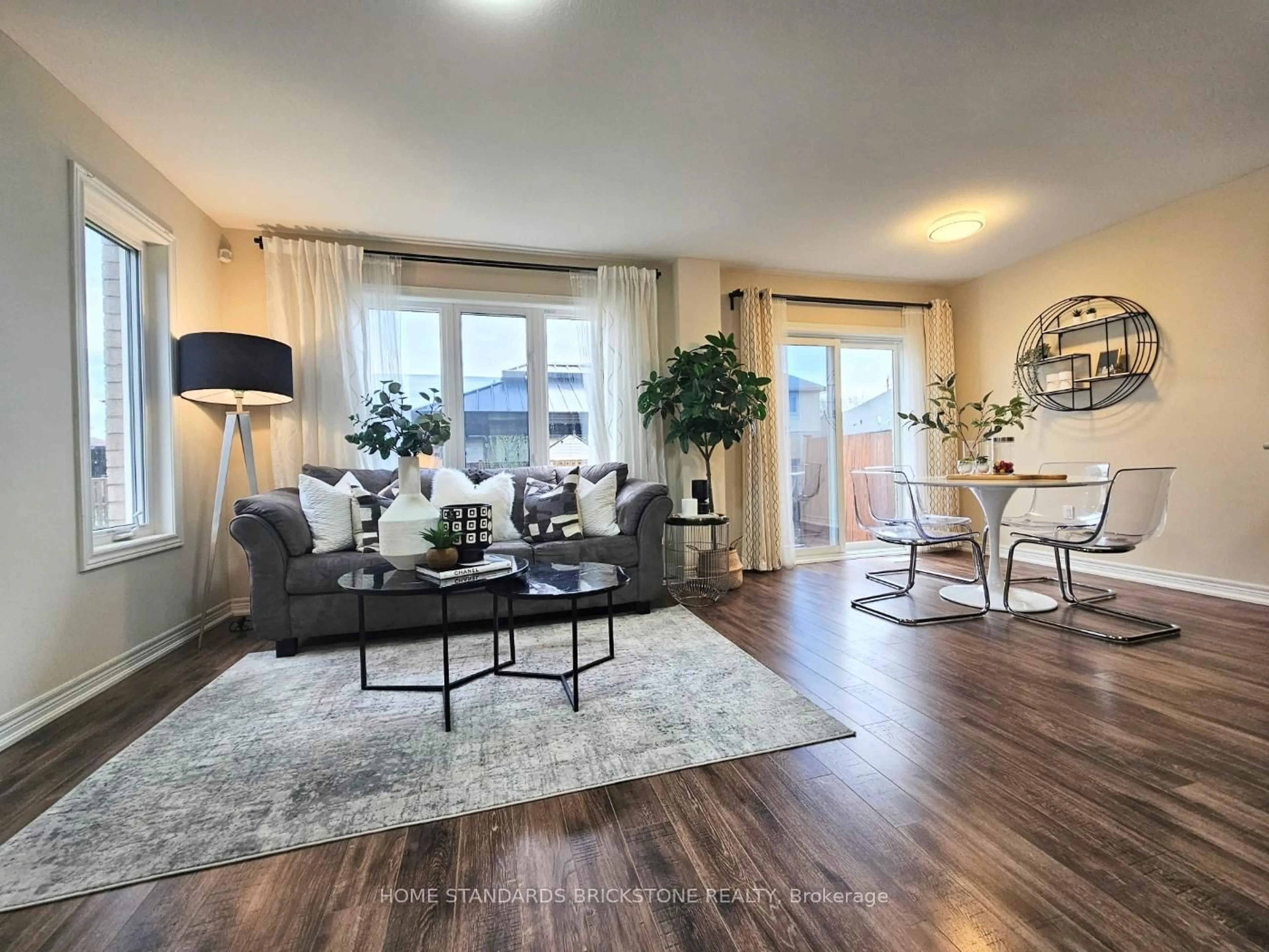 Living room with furniture, wood/laminate floor for 7720 Shaw St, Niagara Falls Ontario L2G 0H1
