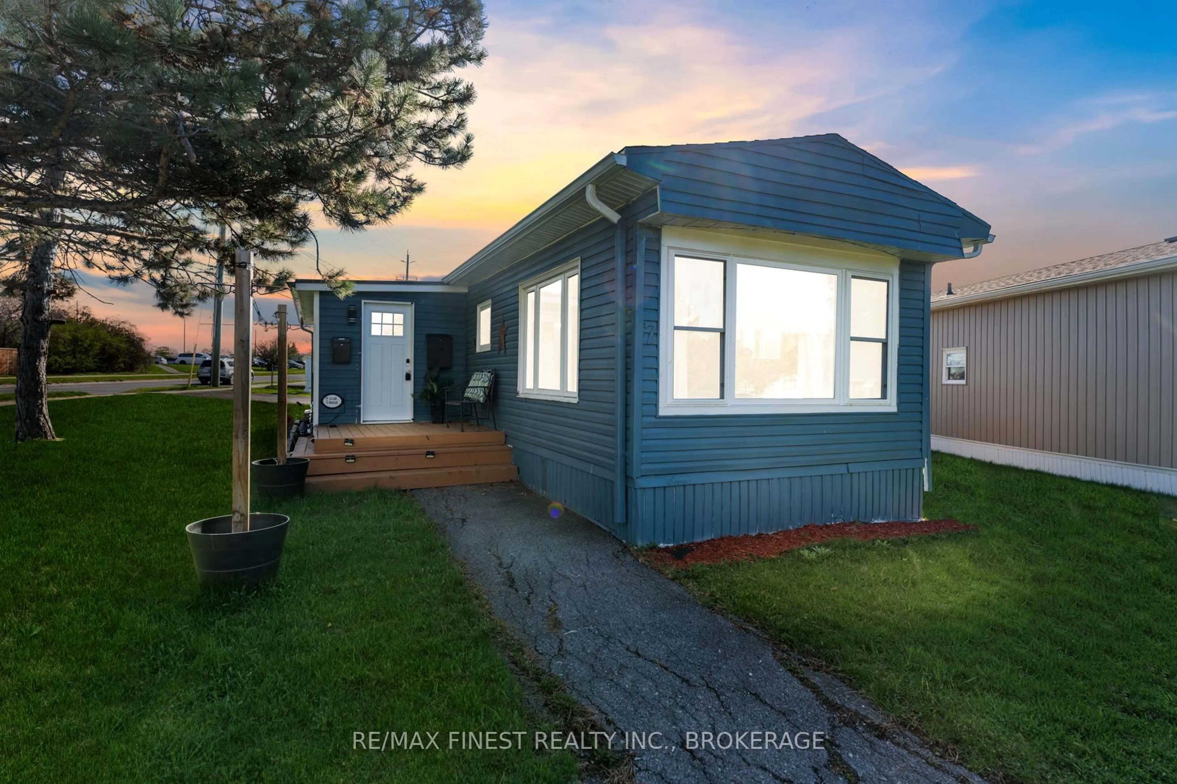 Home with vinyl exterior material, street for 7 Clubhouse Dr, Kingston Ontario K7K 5C7