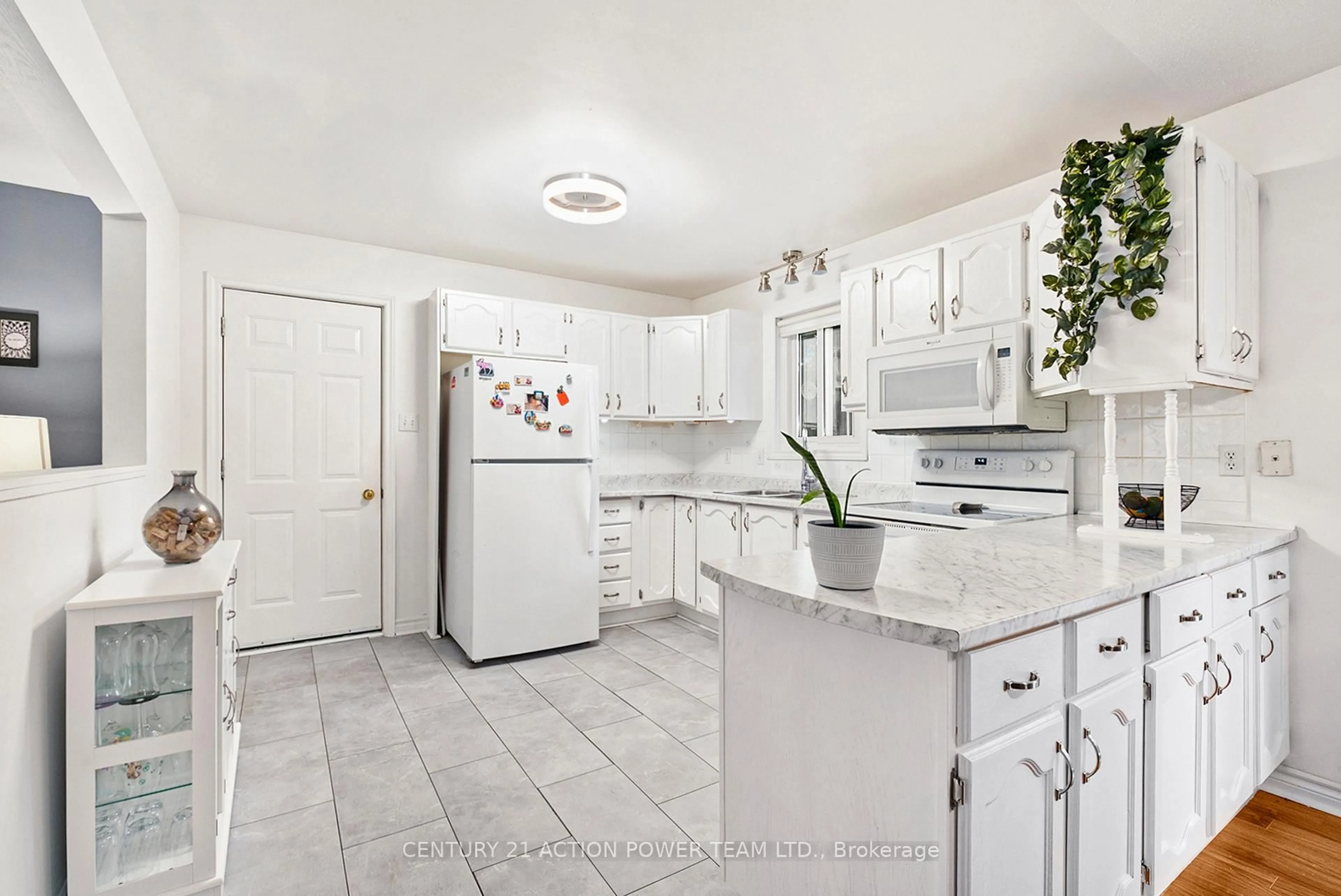 Open concept kitchen, ceramic/tile floor for 13065 Riverside Dr, South Dundas Ontario L3B 5N6