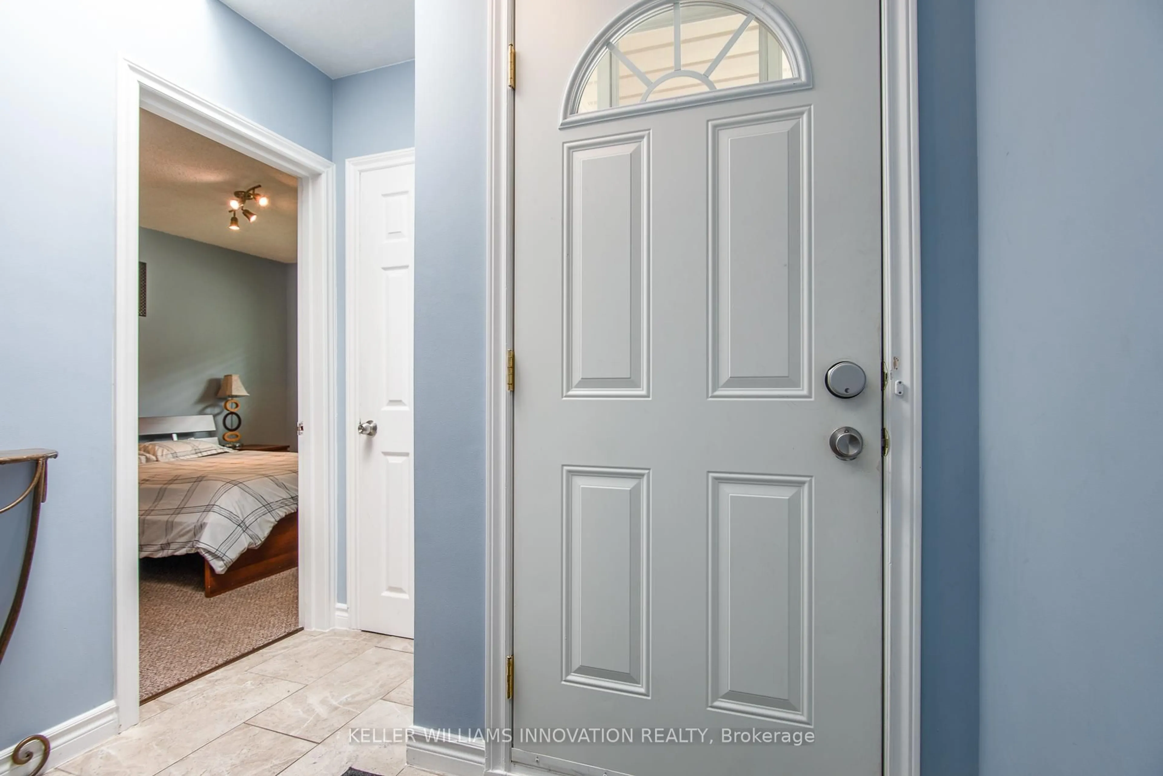 Indoor entryway for 80 Clive Rd, Kitchener Ontario N2H 3N6