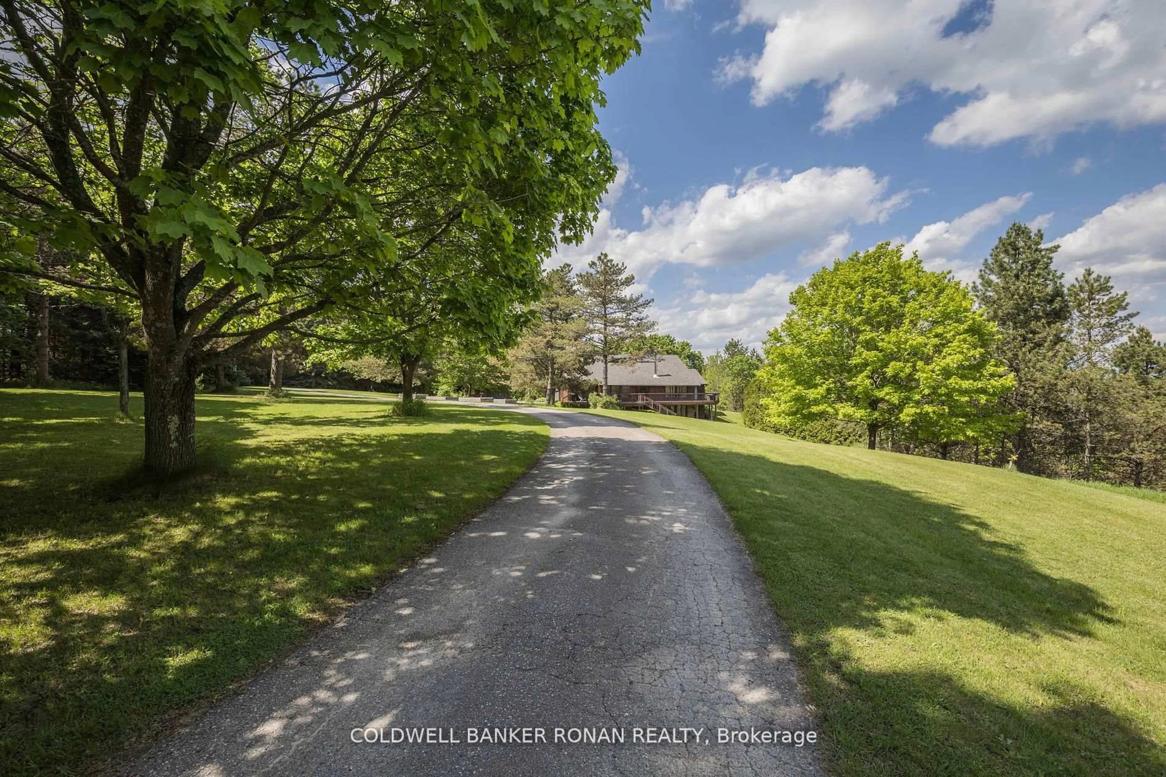 A pic from outside/outdoor area/front of a property/back of a property/a pic from drone, unknown for 487283 Sideroad 30 N/A, Mono Ontario L9V 1H1