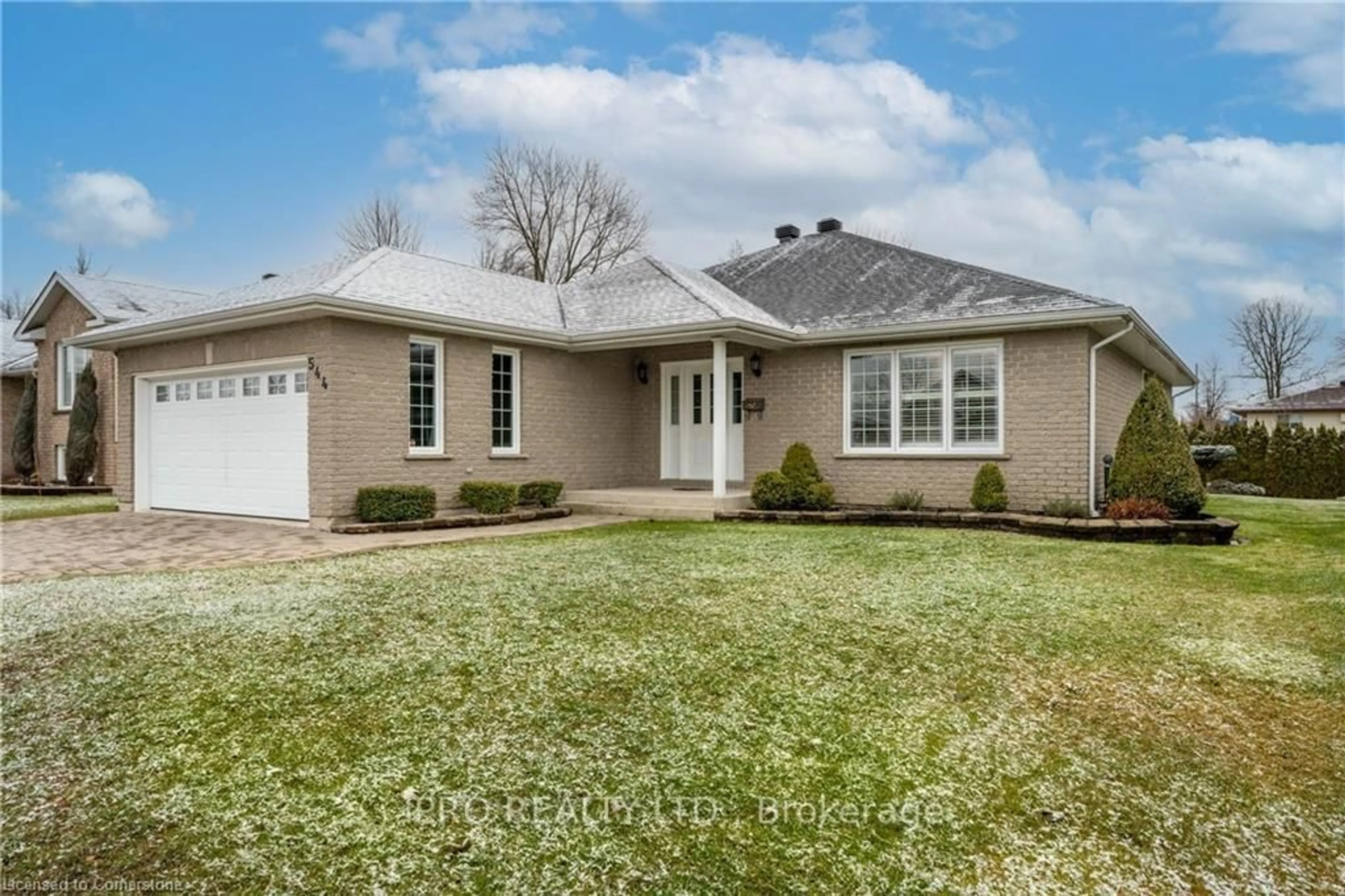 Home with vinyl exterior material, street for 544 Dean Dr, Cornwall Ontario K6H 7H7