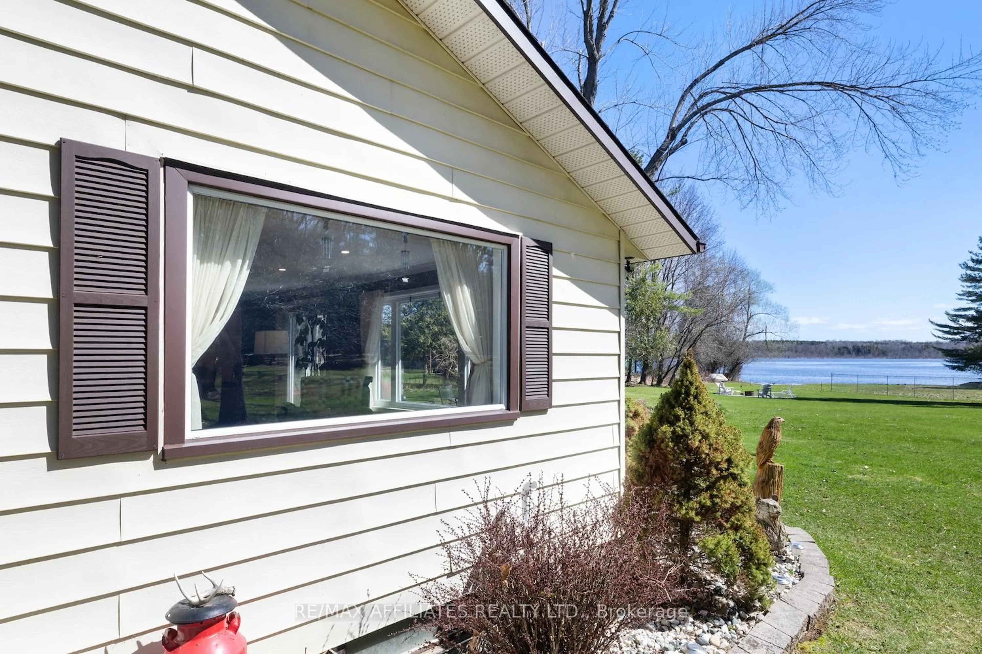 Home with vinyl exterior material, water/lake/river/ocean view for 530 Moore Dr, Carleton Place Ontario K7C 4L1