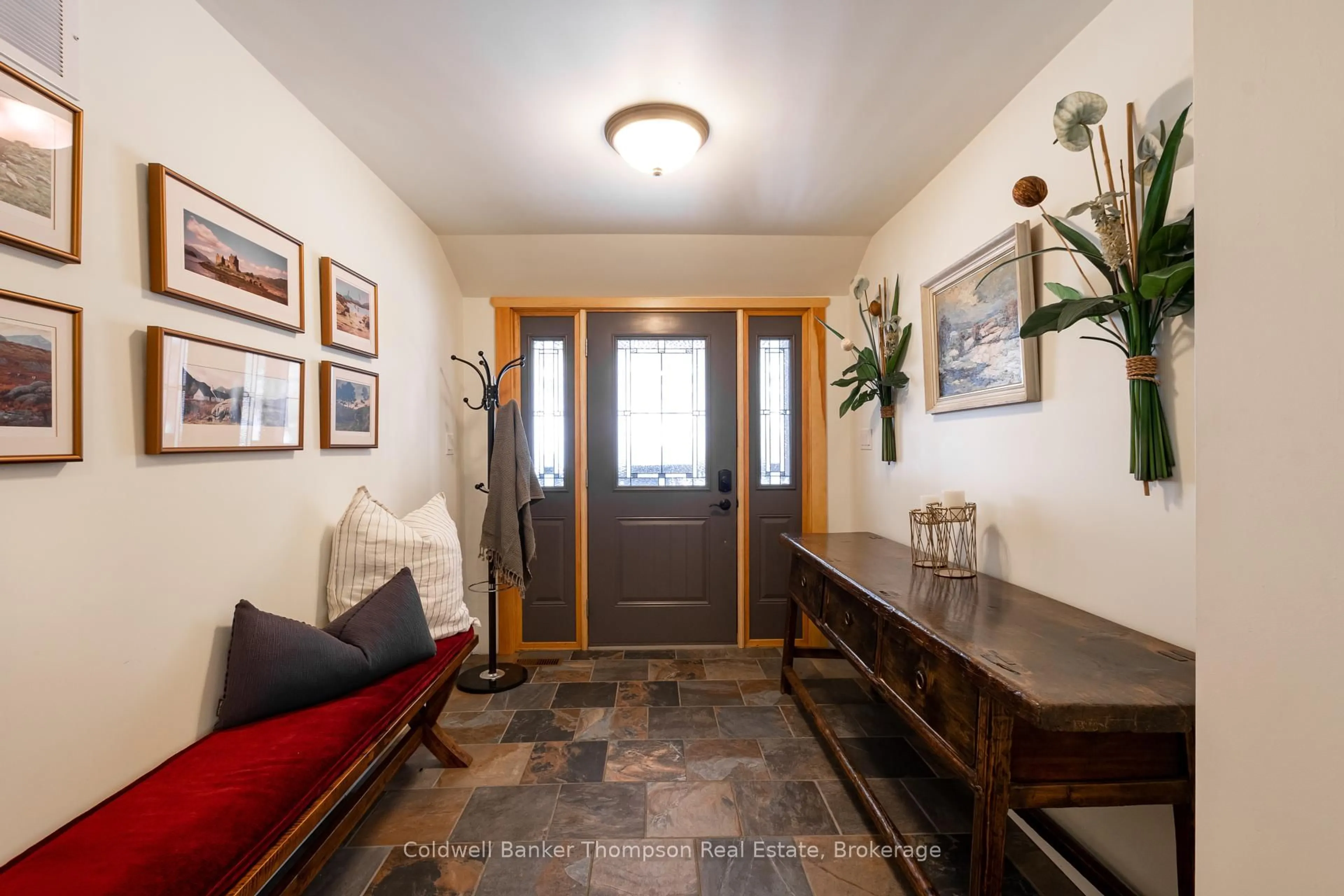 Indoor entryway for 440 Bayshore Blvd, Huntsville Ontario P1H 1Z1