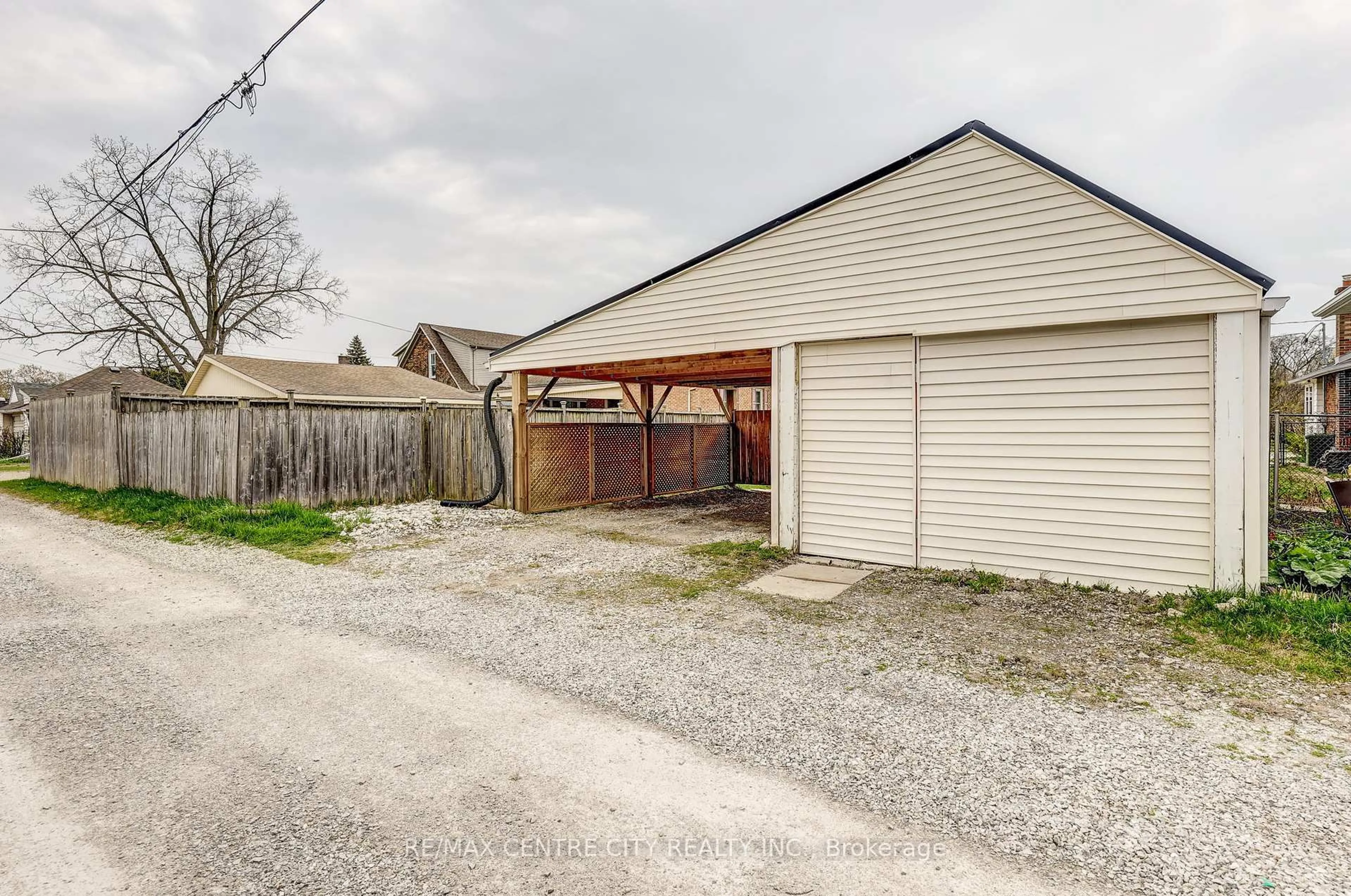 Shed for 108 Myrtle St, St. Thomas Ontario N5R 2G3