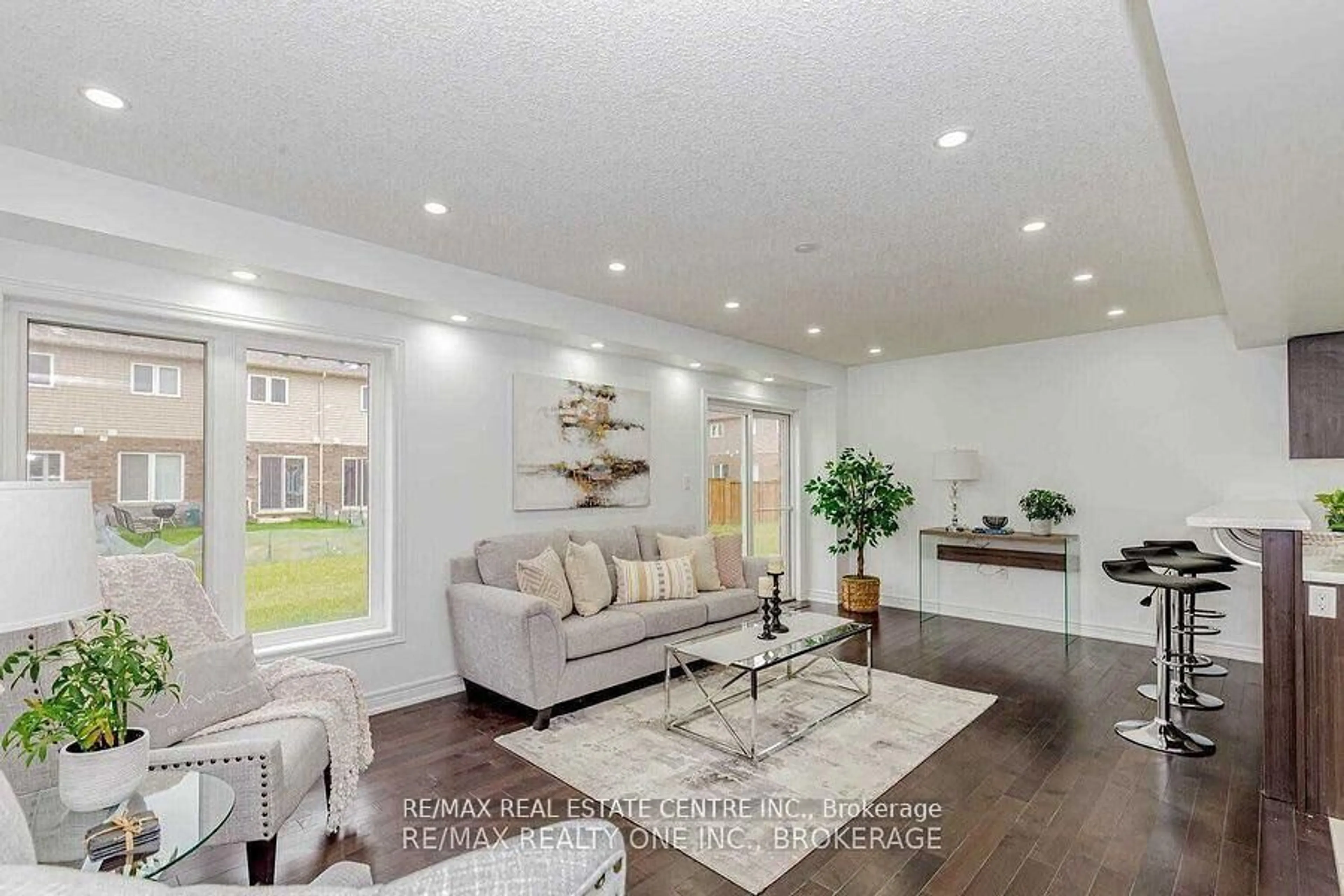 Living room with furniture, unknown for 99 Bethune Ave, Hamilton Ontario L0R 1P0