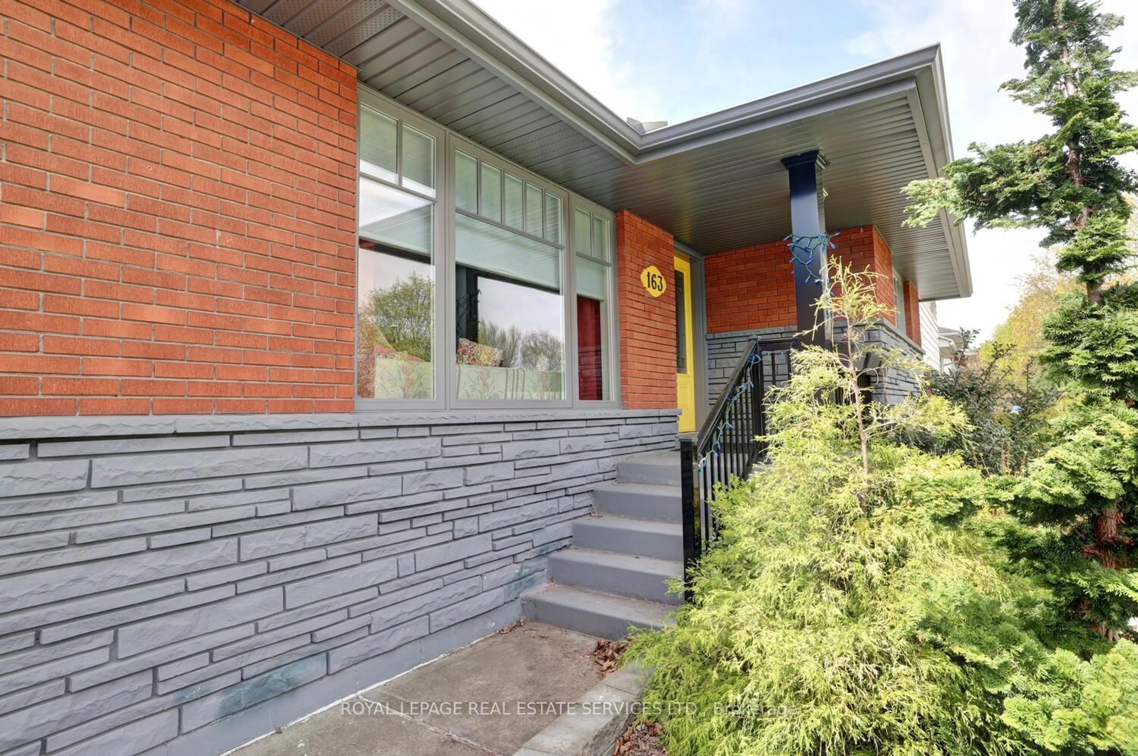 Home with brick exterior material, street for 163 Bendamere Ave, Hamilton Ontario L9C 1N6