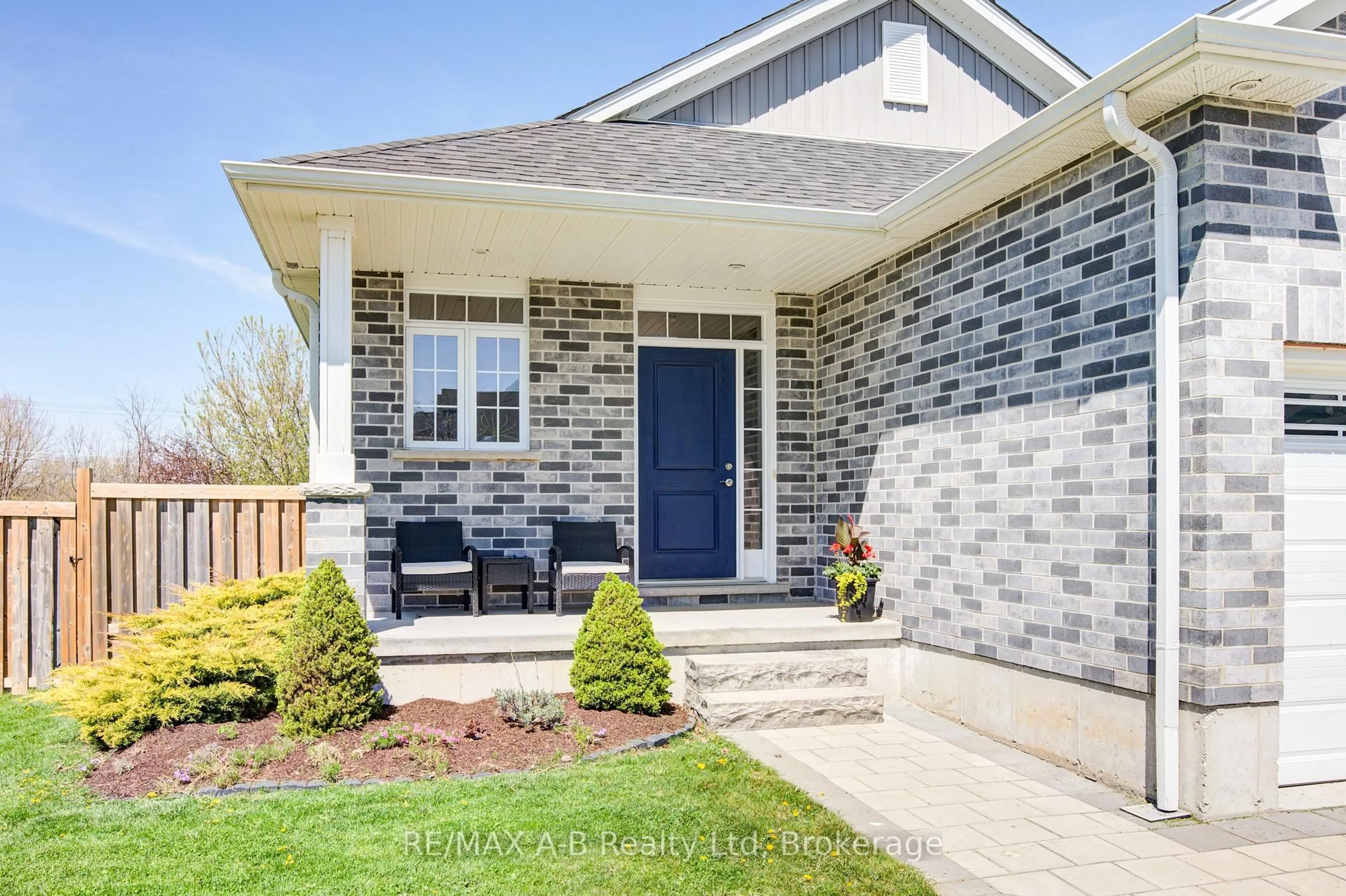 Home with brick exterior material, street for 2 Diamondridge Crt, St. Marys Ontario N4X 0B3