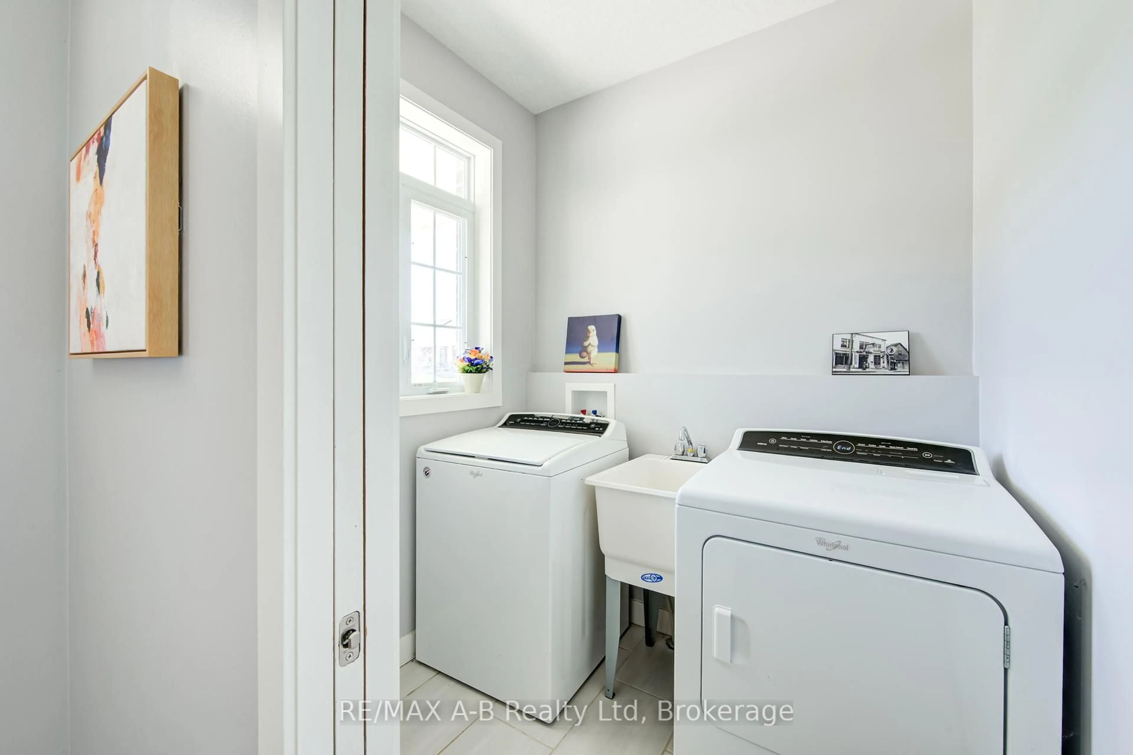 Laundry room for 2 Diamondridge Crt, St. Marys Ontario N4X 0B3