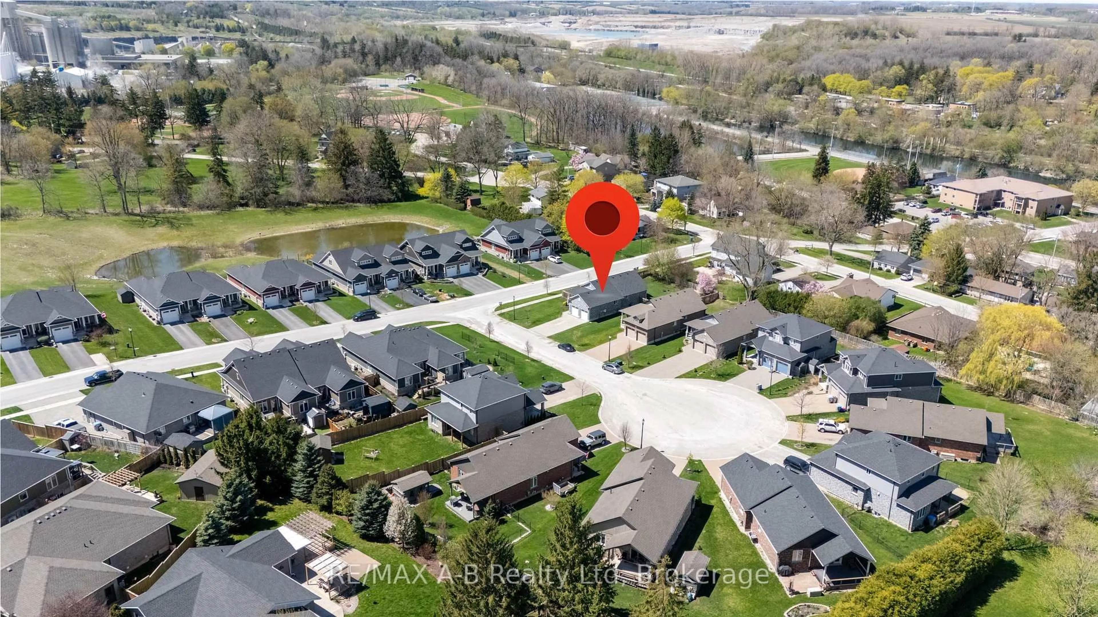 A pic from outside/outdoor area/front of a property/back of a property/a pic from drone, street for 2 Diamondridge Crt, St. Marys Ontario N4X 0B3