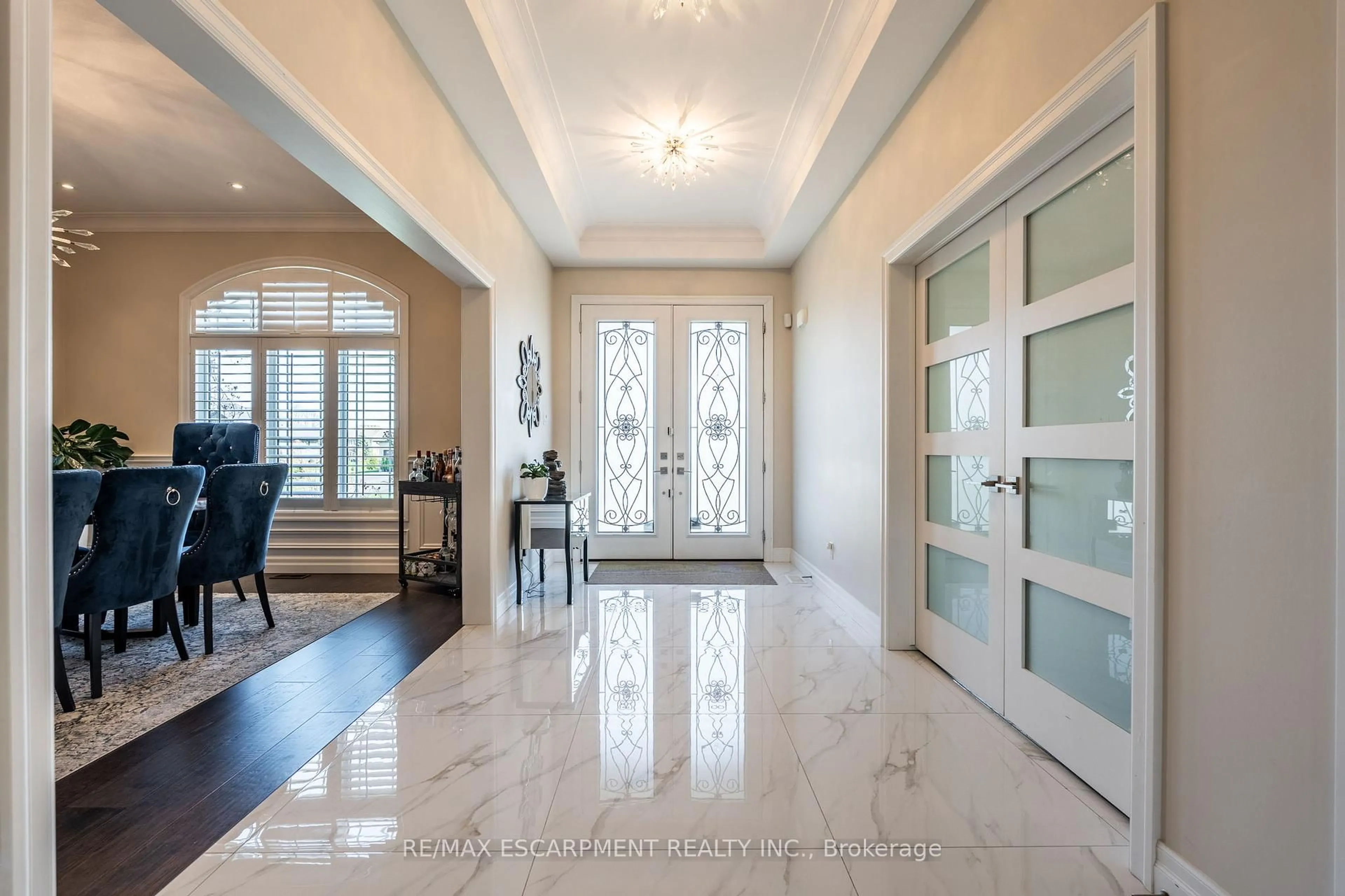 Indoor foyer for 10 Harper Blvd, Brantford Ontario N3T 0E1