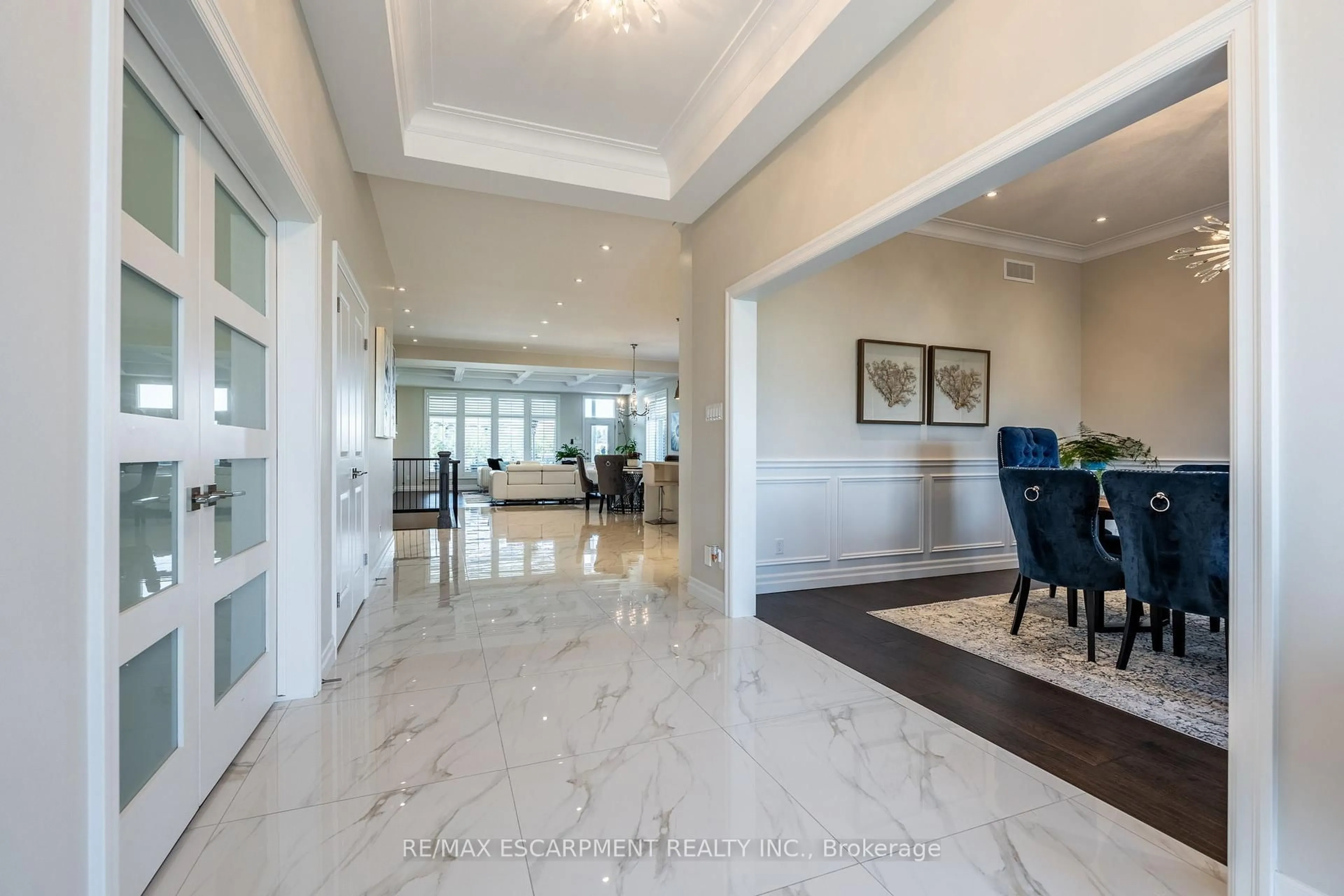 Indoor foyer for 10 Harper Blvd, Brantford Ontario N3T 0E1