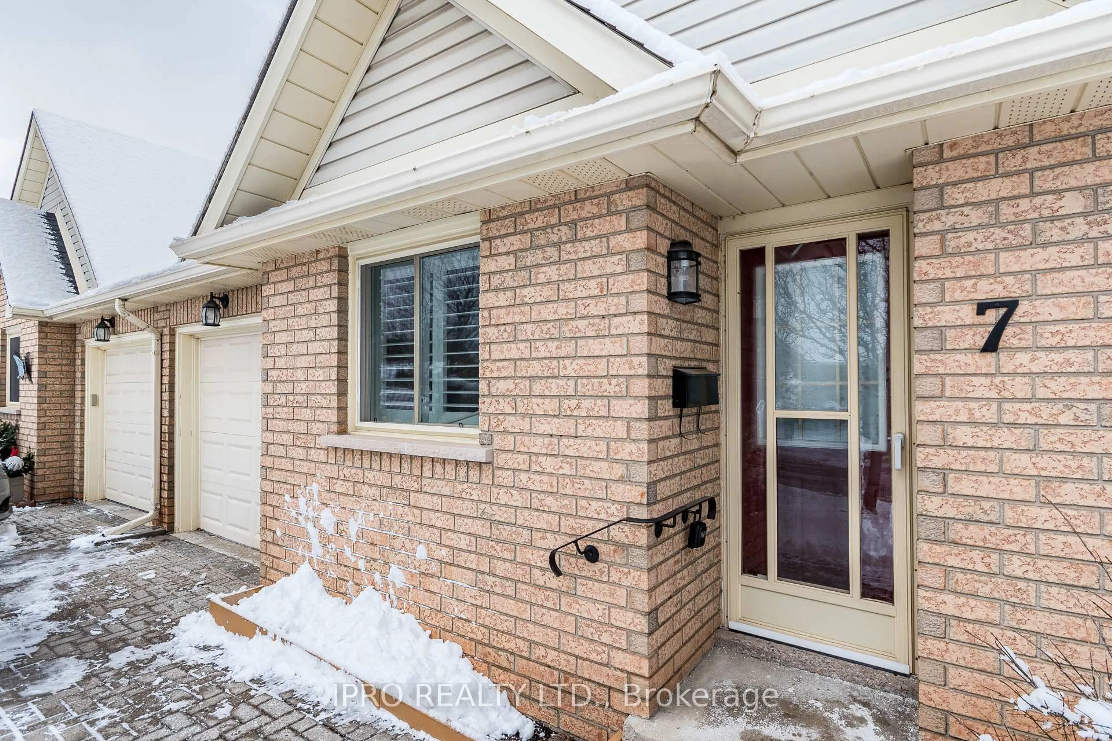Home with brick exterior material, street for 165 Main St #7, Grimsby Ontario L3M 1P2