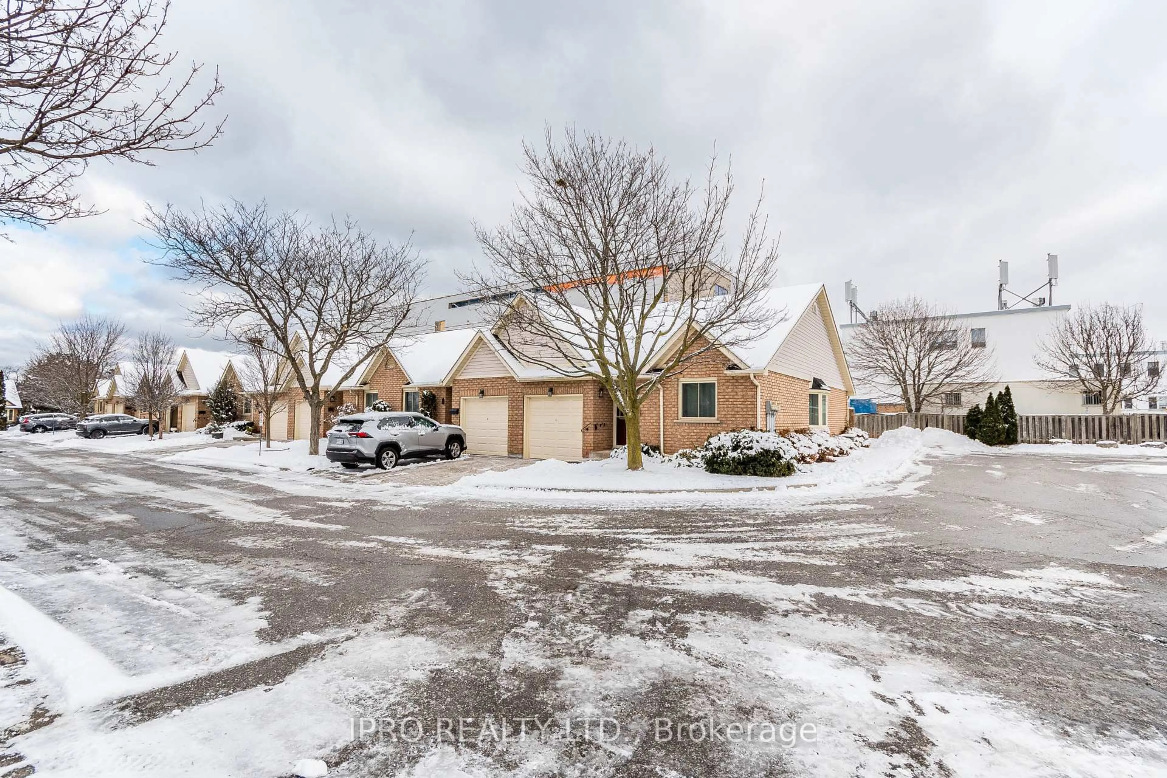 A pic from outside/outdoor area/front of a property/back of a property/a pic from drone, street for 165 Main St #7, Grimsby Ontario L3M 1P2