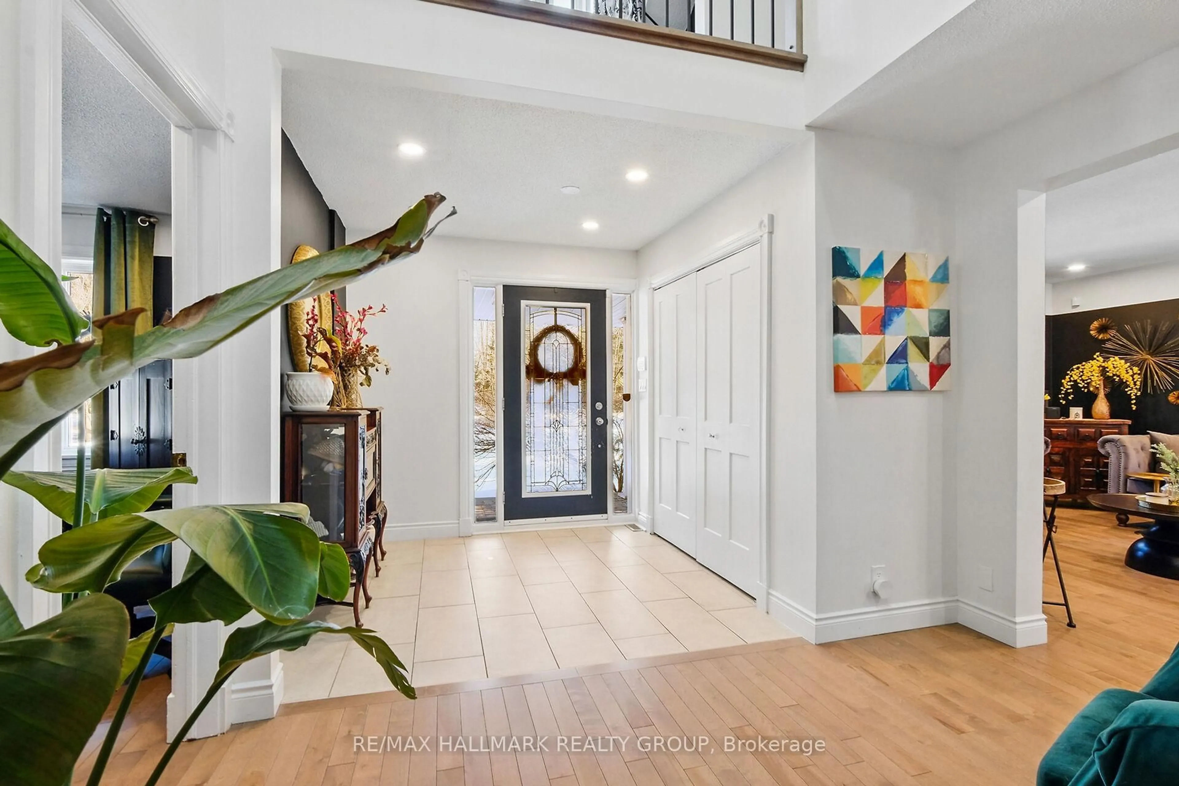 Indoor entryway for 1390 Lough Dr, Ottawa Ontario K4C 1A9