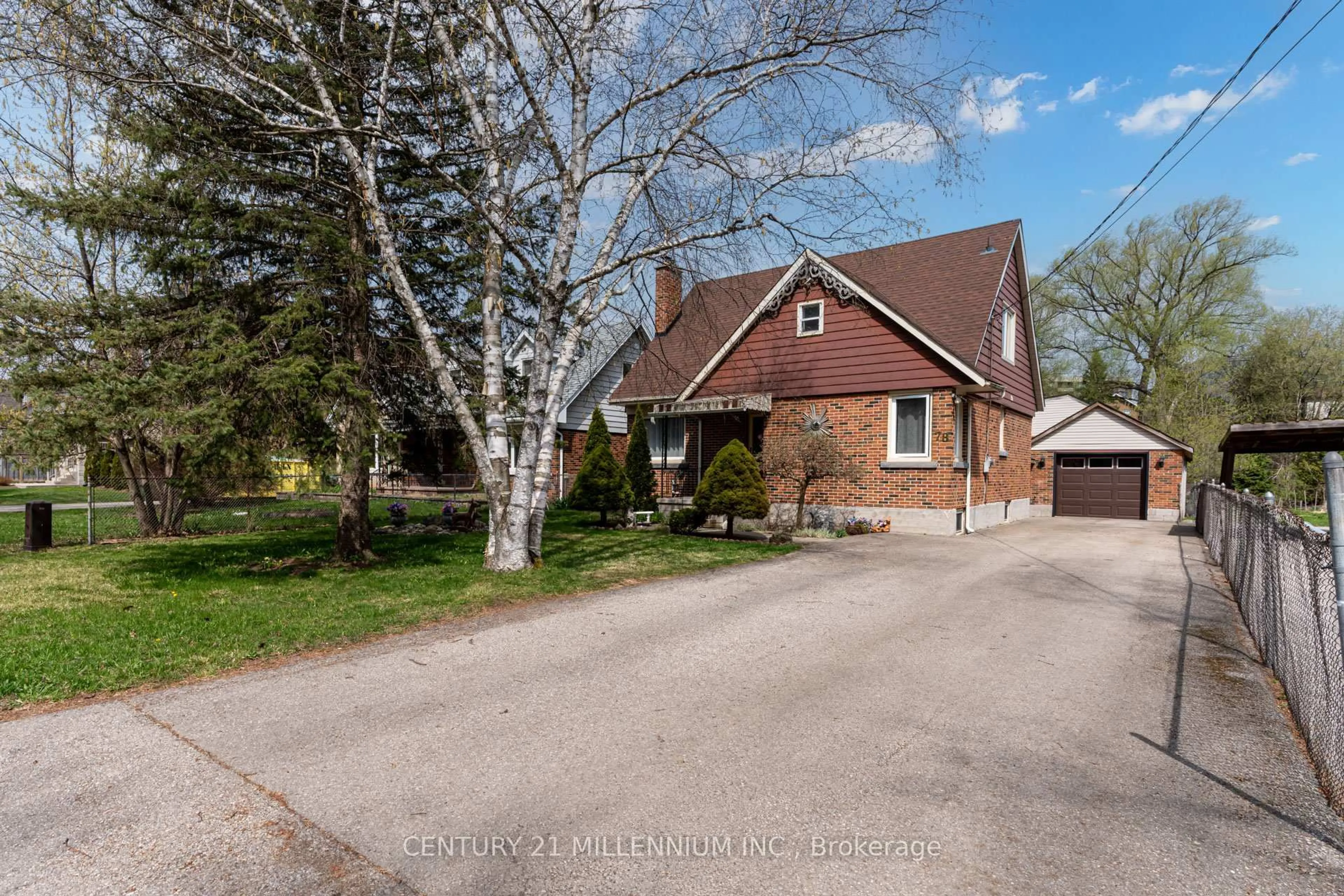 A pic from outside/outdoor area/front of a property/back of a property/a pic from drone, street for 78 York Rd, Guelph Ontario N1E 3E6