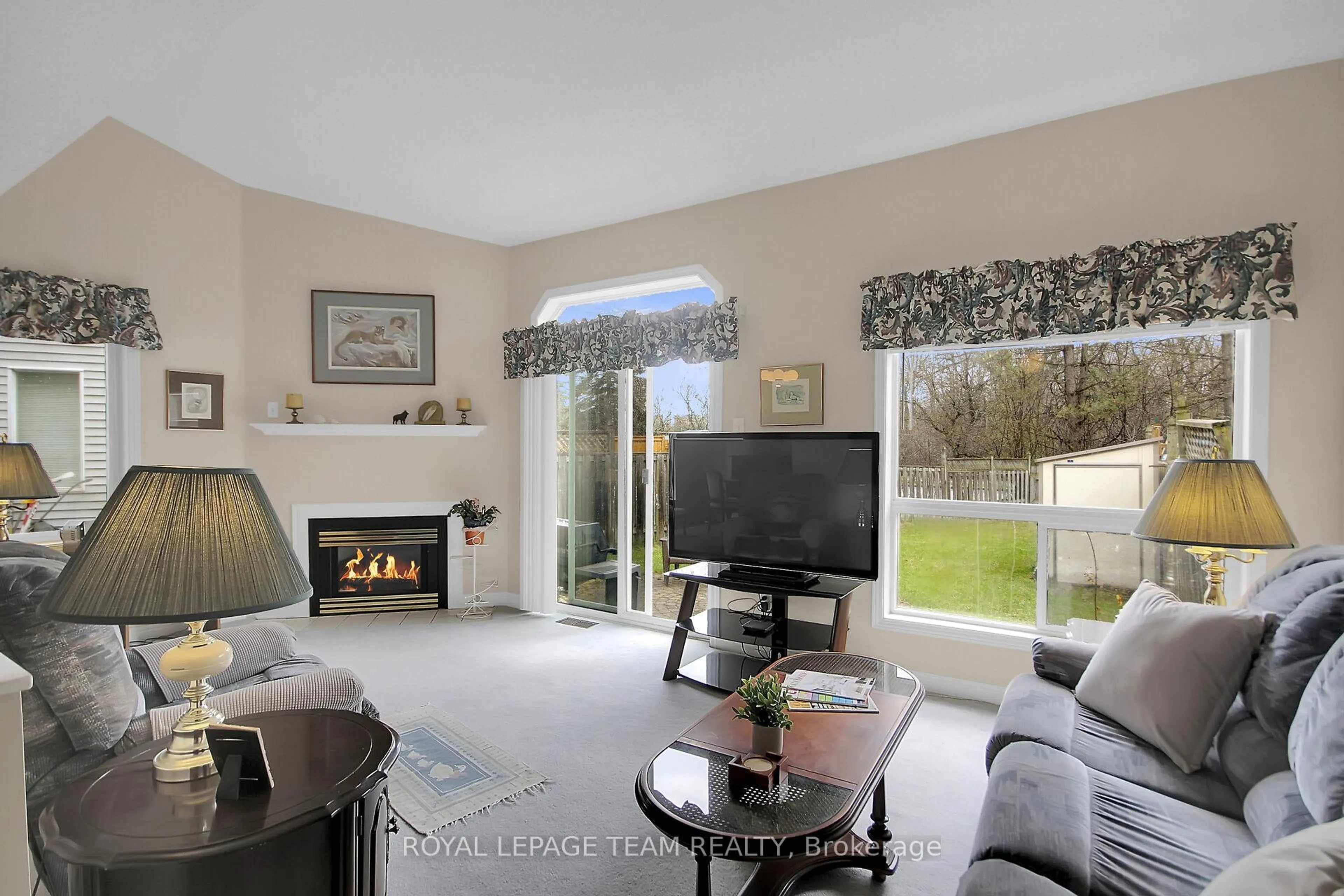 Living room with furniture, unknown for 41 Kalbrook St, Ottawa Ontario K2T 1A8