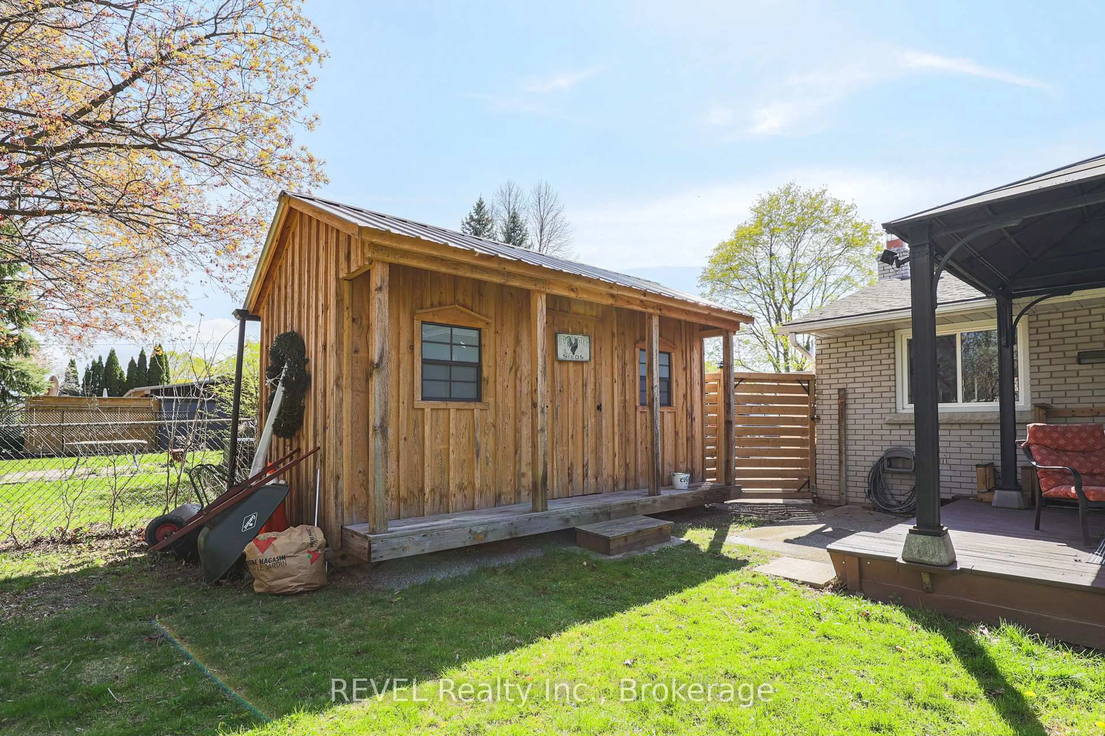 Shed for 21 Foxglove Ave, St. Catharines Ontario L2M 3E7