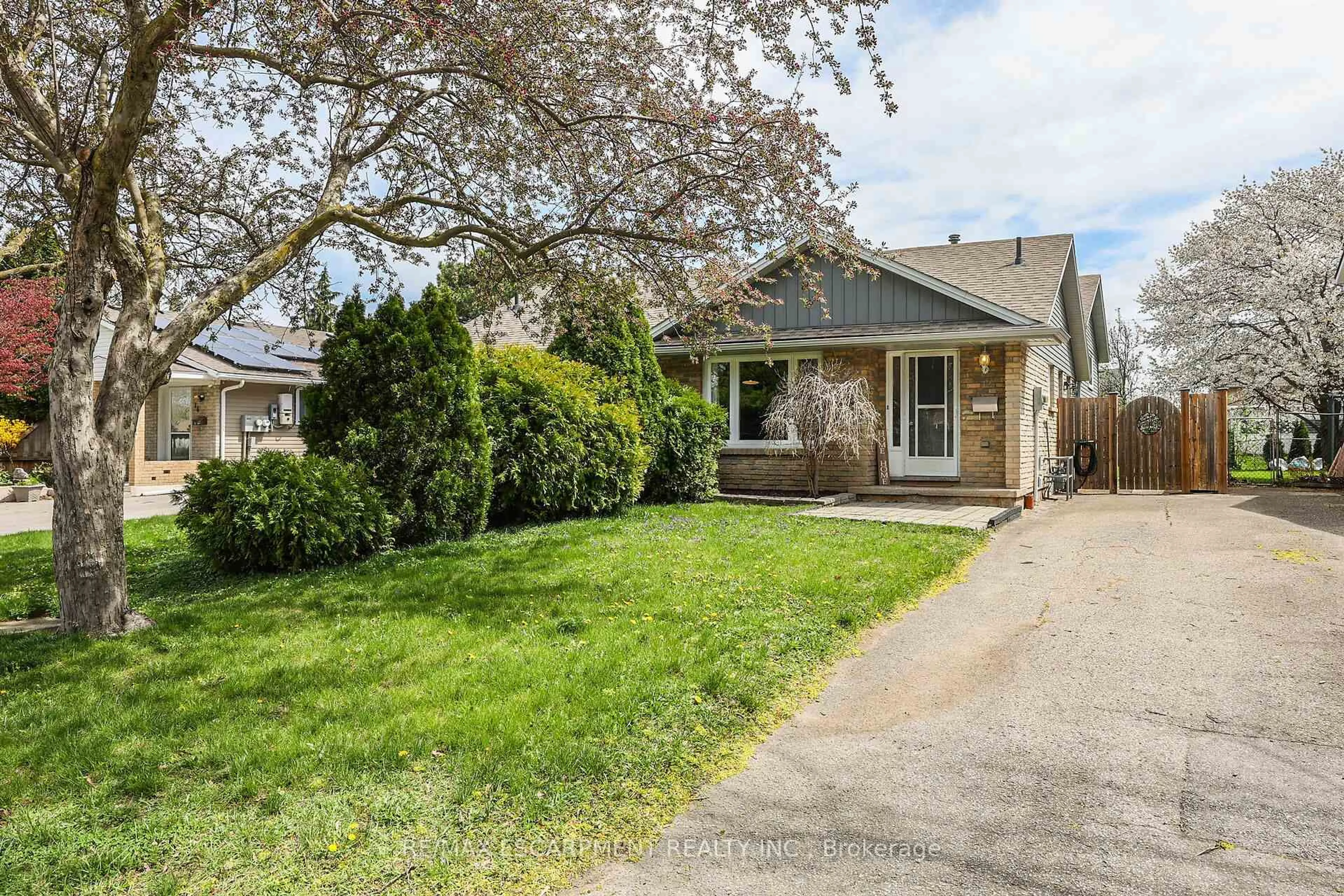 Unknown for 12 McNicholl Circ, St. Catharines Ontario L2N 7C5