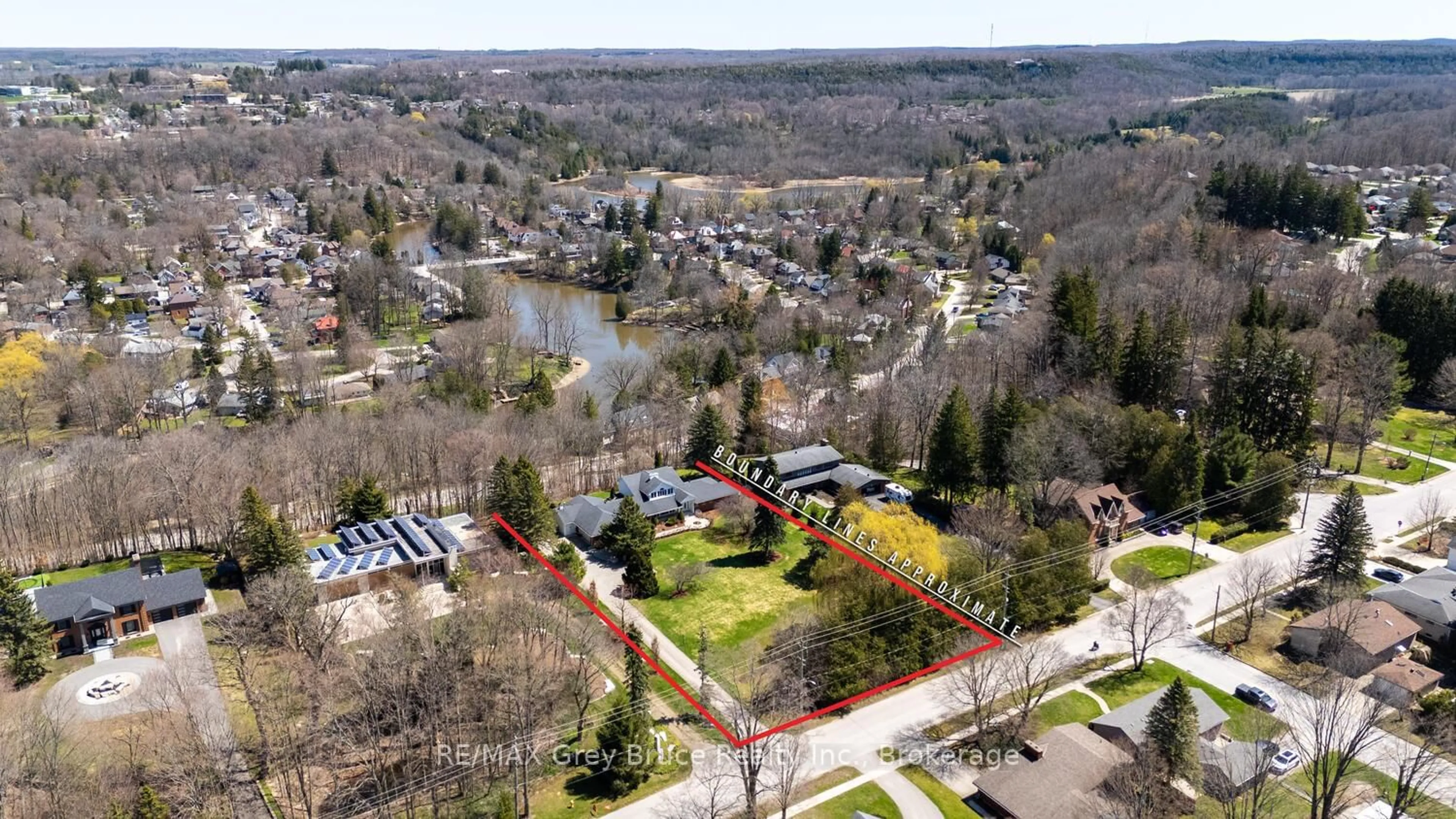 A pic from outside/outdoor area/front of a property/back of a property/a pic from drone, water/lake/river/ocean view for 525 4th Ave, Owen Sound Ontario N4K 4V3