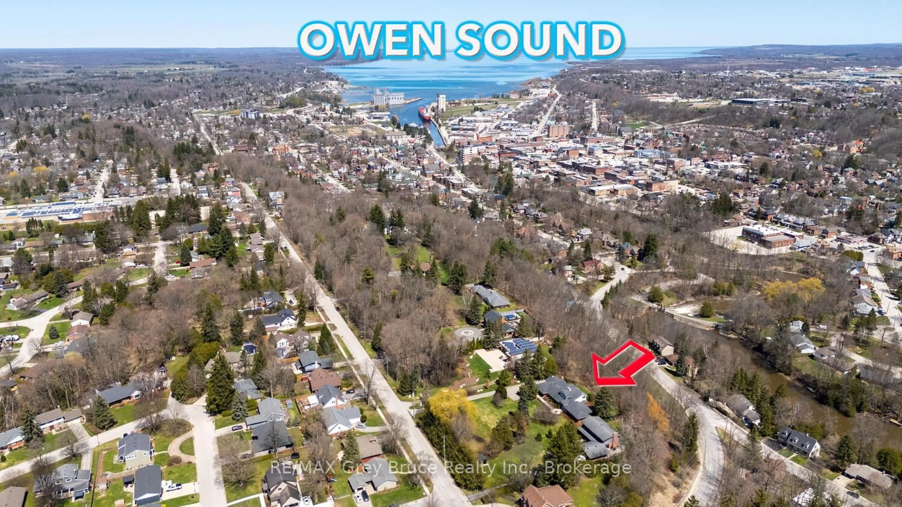 A pic from outside/outdoor area/front of a property/back of a property/a pic from drone, water/lake/river/ocean view for 525 4th Ave, Owen Sound Ontario N4K 4V3
