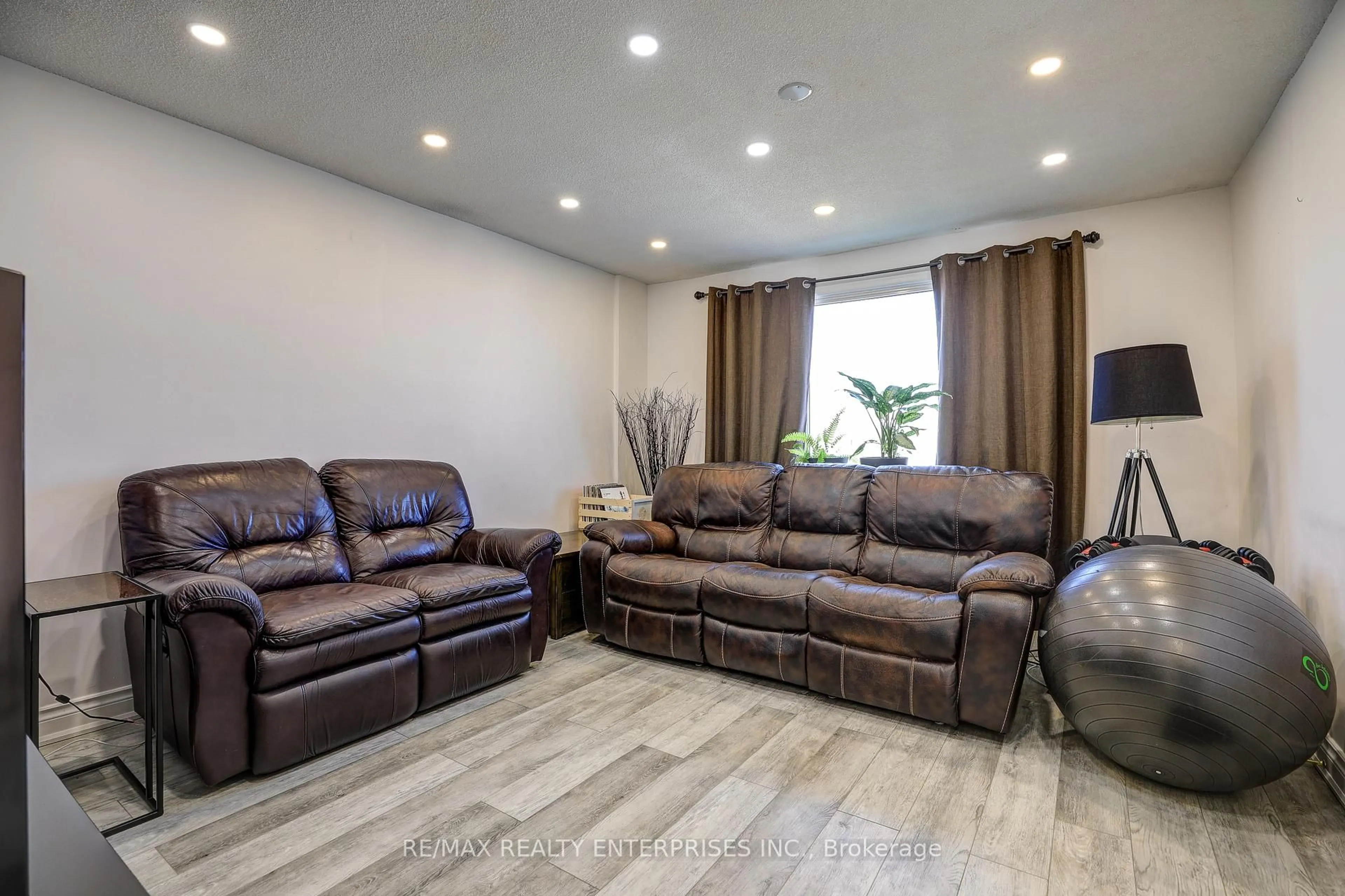 Living room with furniture, unknown for 71 Adis Ave, Hamilton Ontario L9C 6T9